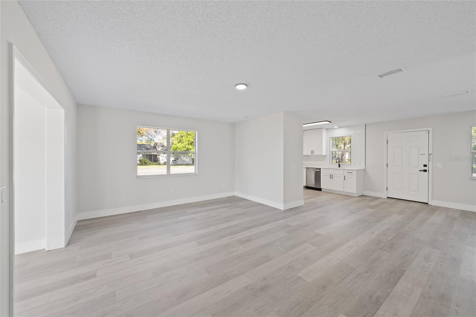 Image 11 of 37 For 843 Bolivar Street