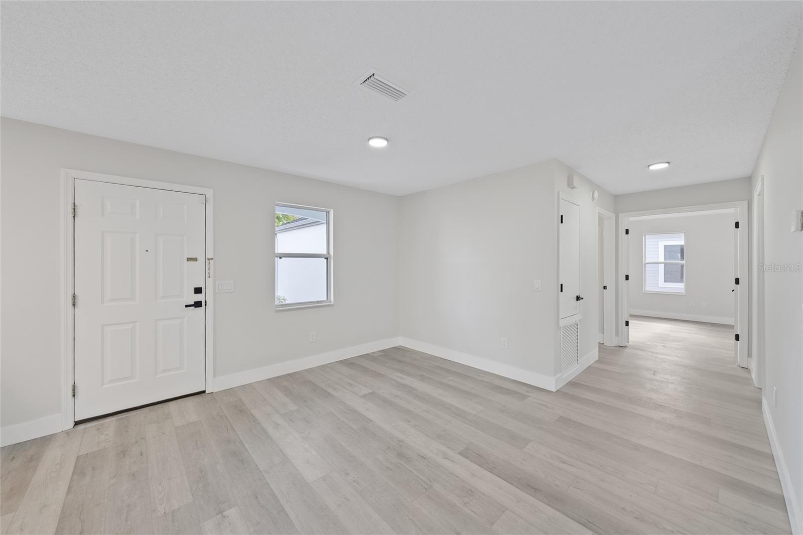 Image 14 of 37 For 843 Bolivar Street