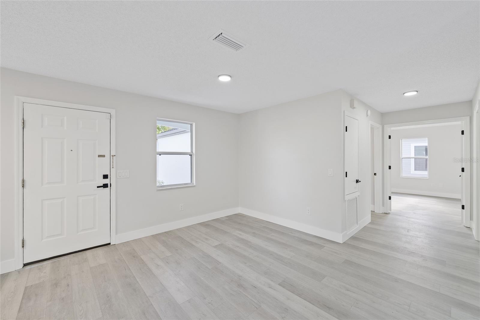 Image 15 of 37 For 843 Bolivar Street