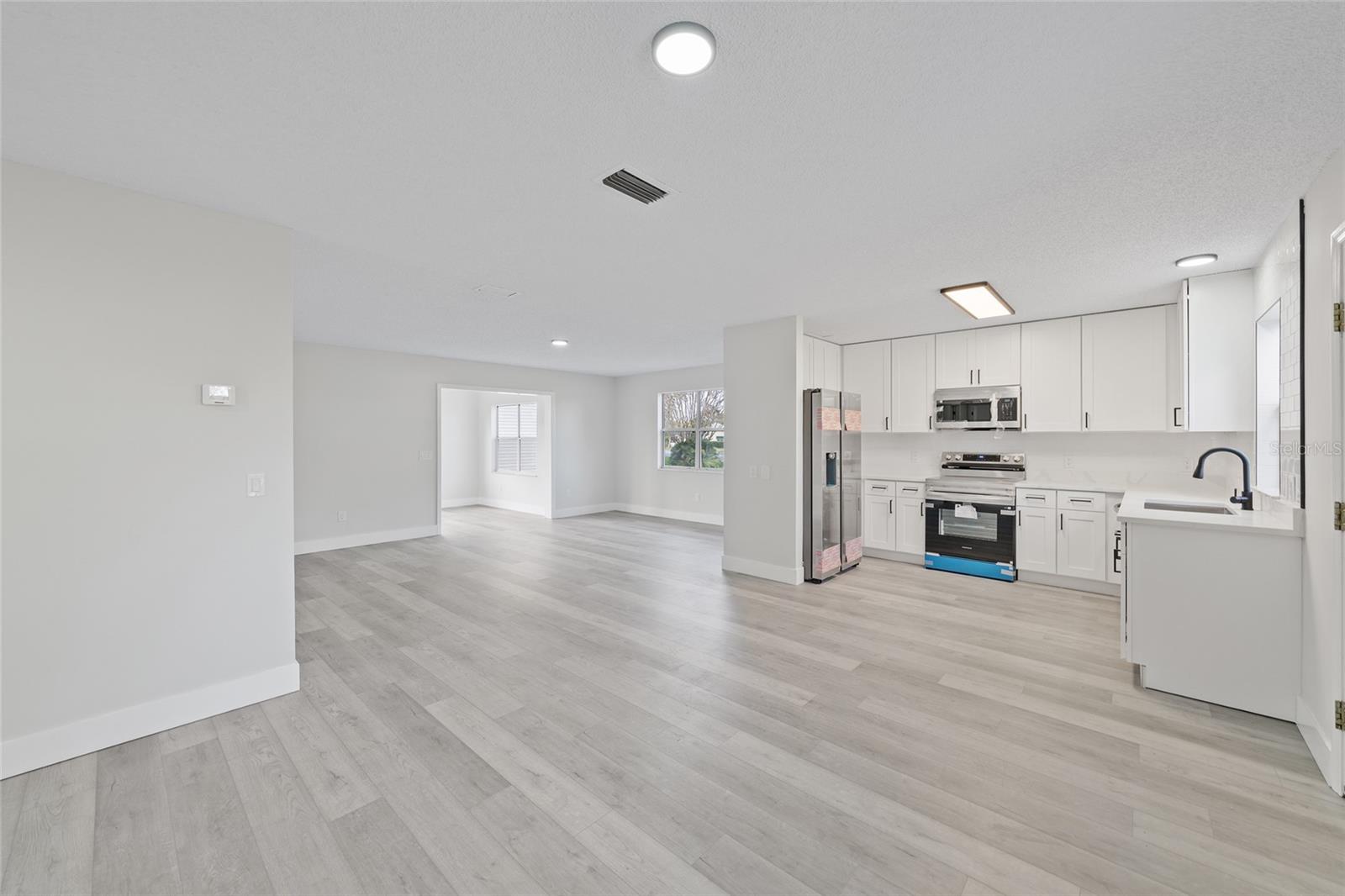 Image 16 of 37 For 843 Bolivar Street