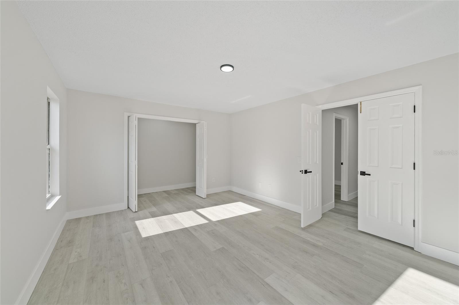 Image 18 of 37 For 843 Bolivar Street