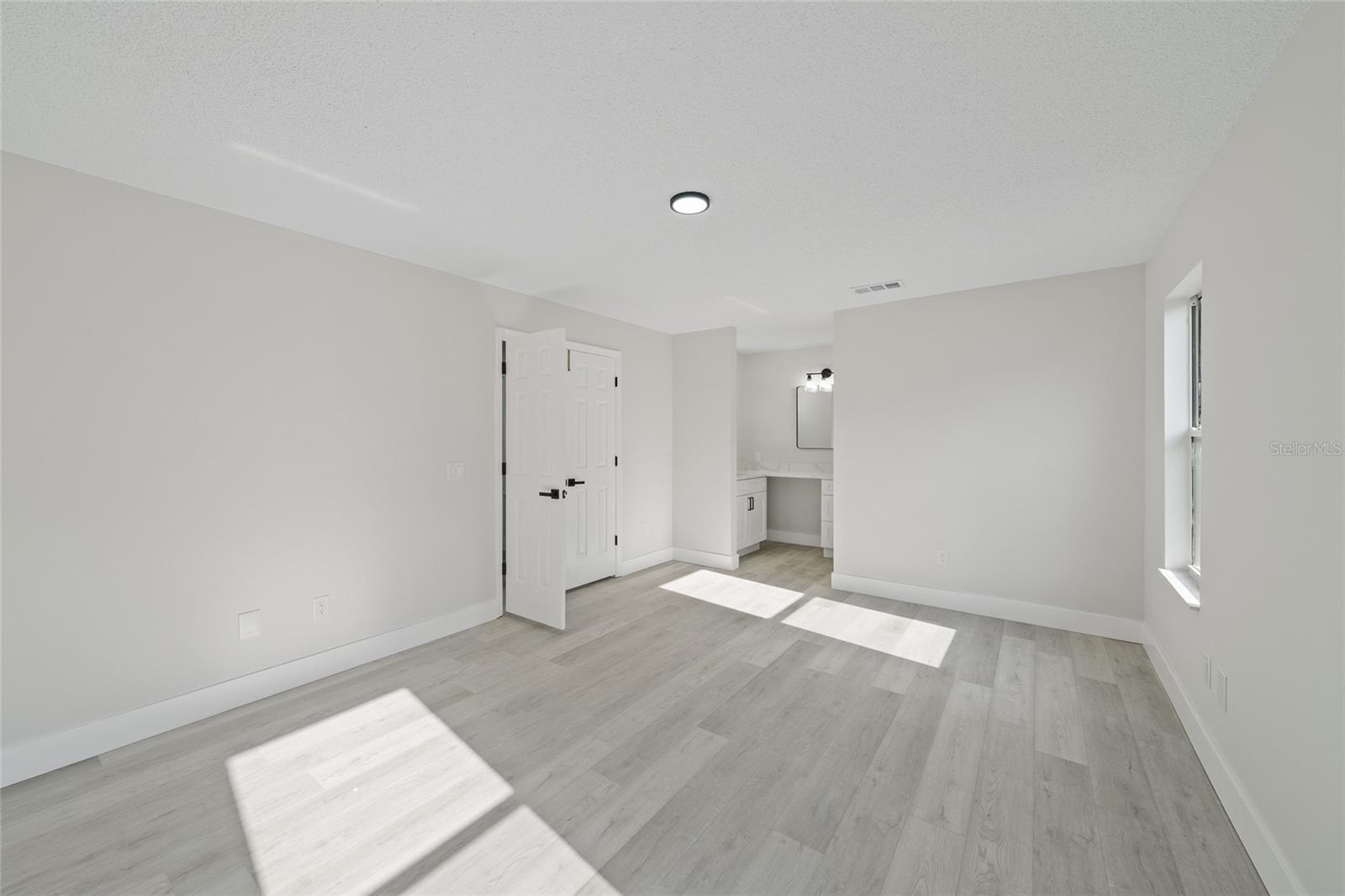 Image 20 of 37 For 843 Bolivar Street