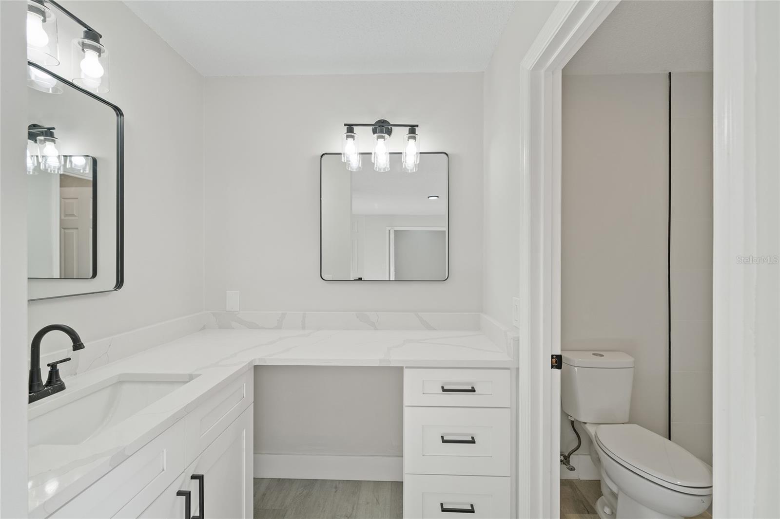 Image 21 of 37 For 843 Bolivar Street