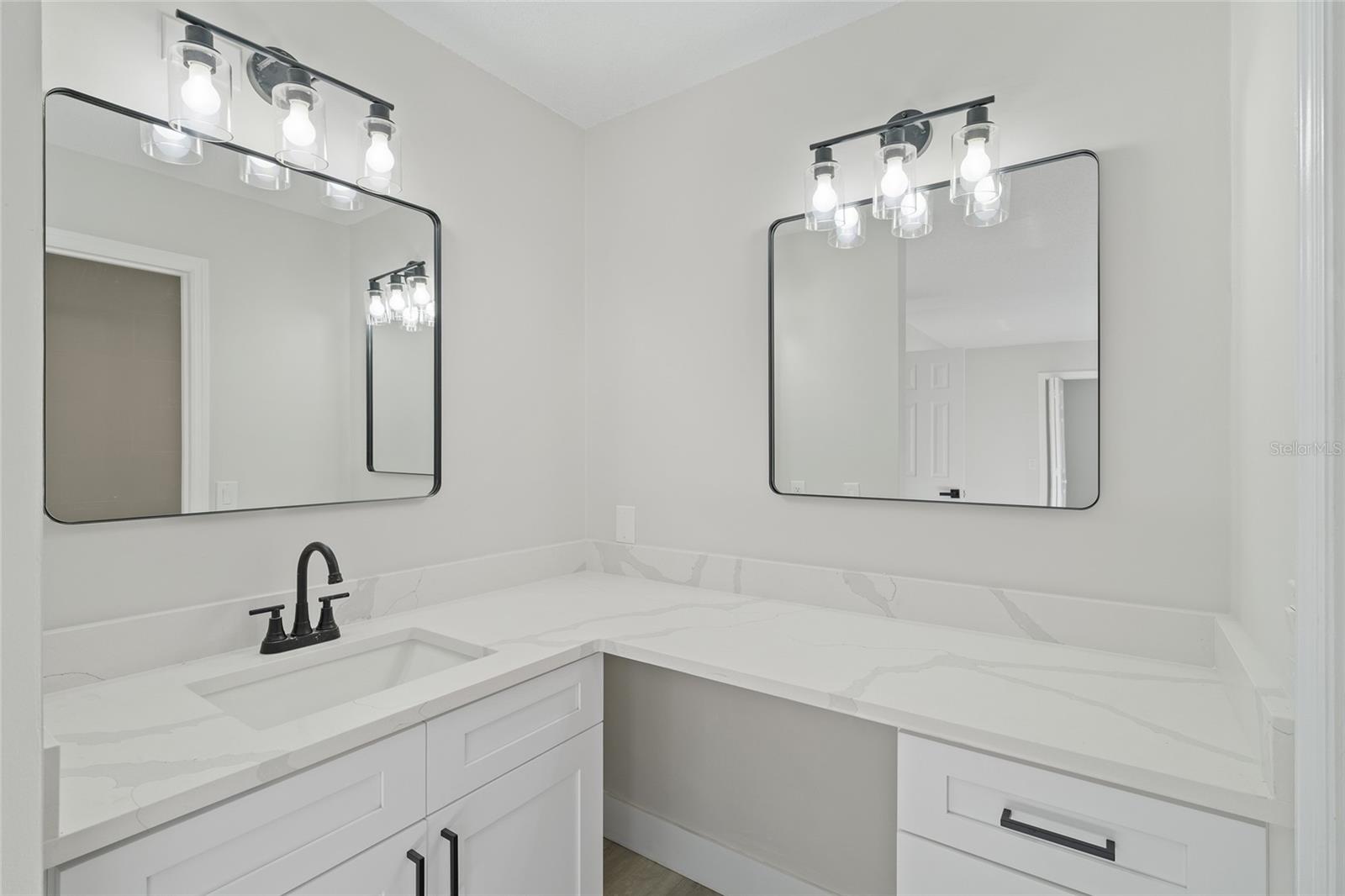 Image 22 of 37 For 843 Bolivar Street