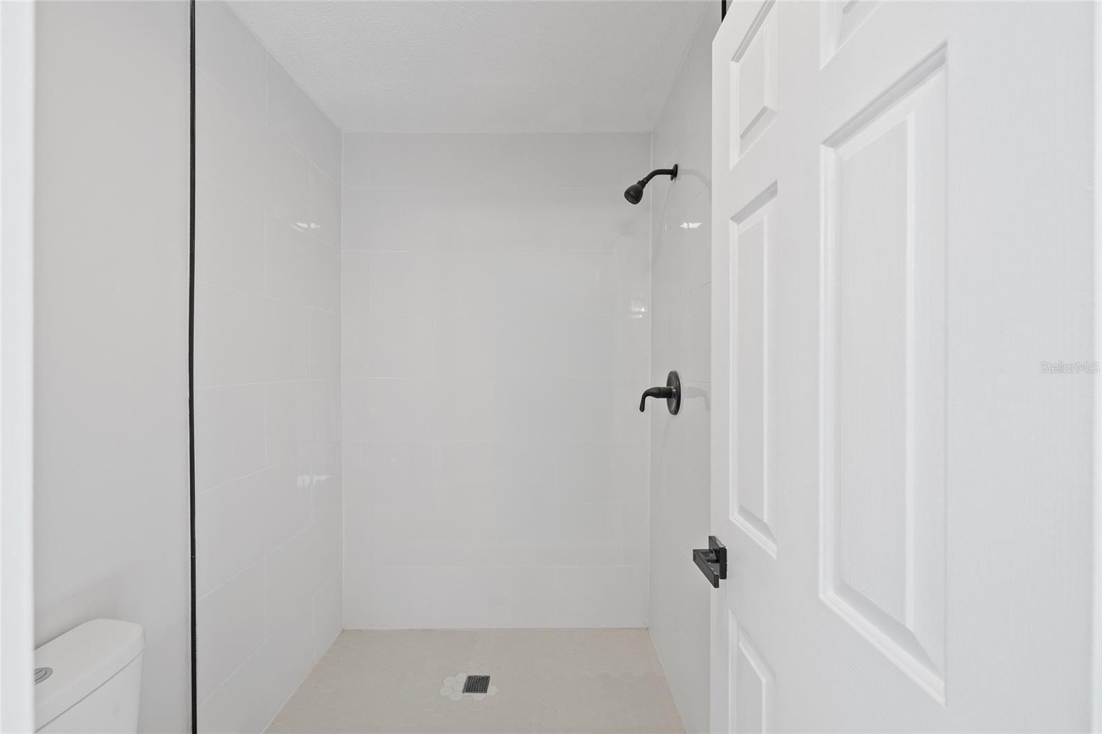 Image 23 of 37 For 843 Bolivar Street