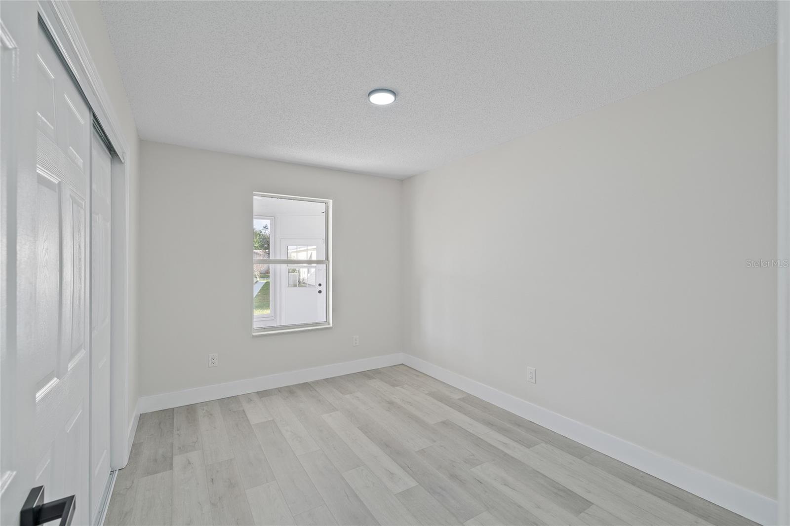 Image 24 of 37 For 843 Bolivar Street