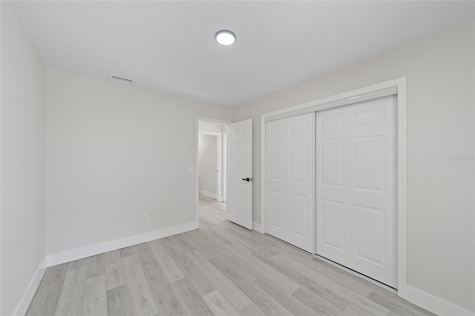 Image 25 of 37 For 843 Bolivar Street