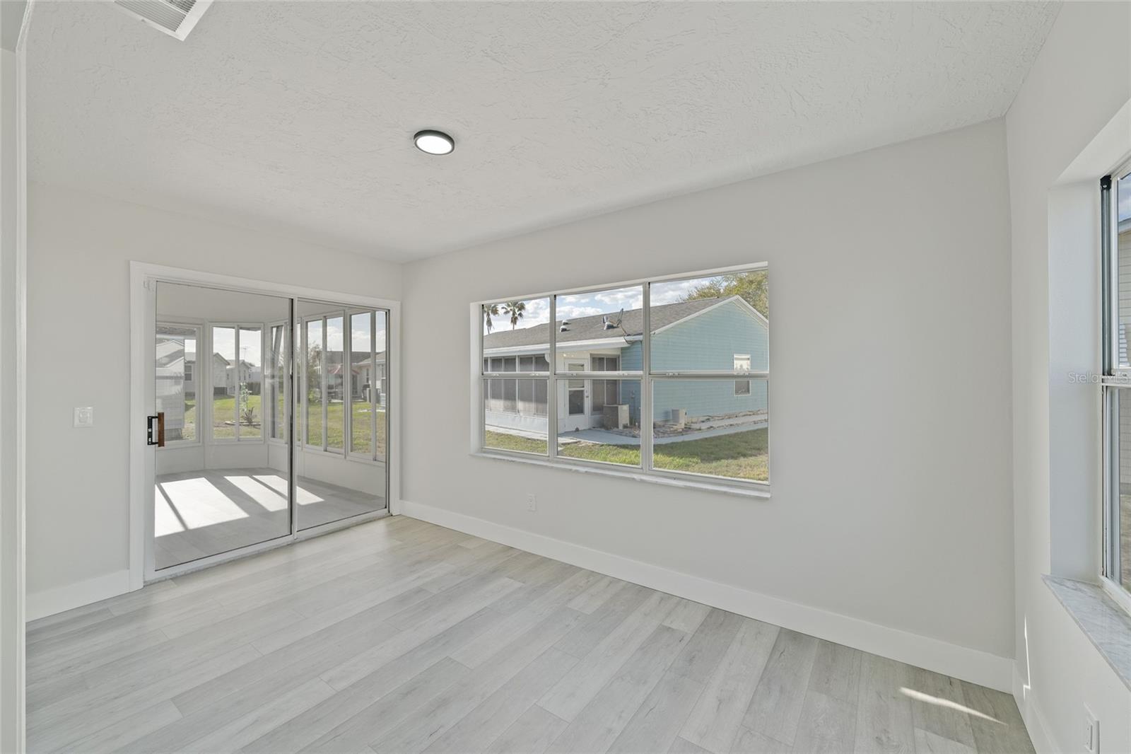 Image 28 of 37 For 843 Bolivar Street