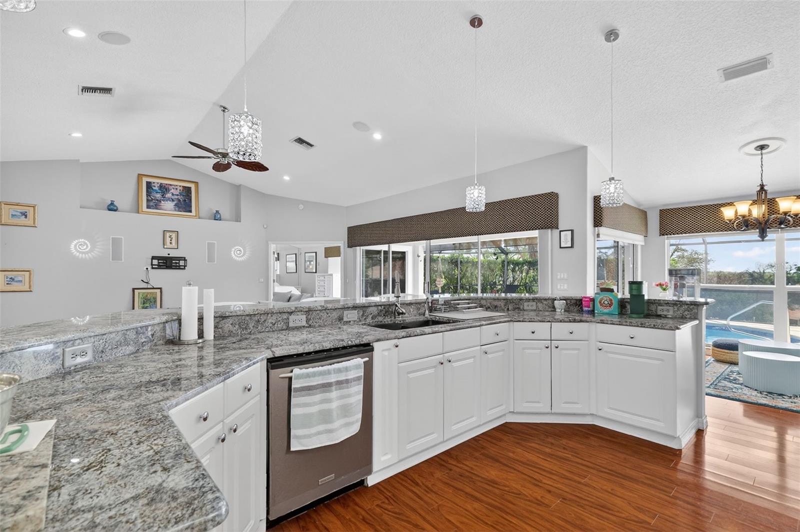 Image 19 of 40 For 39125 Tacoma Drive