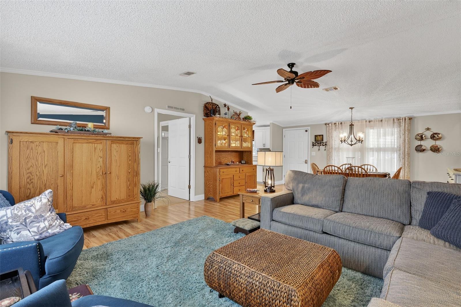 Image 10 of 37 For 469 Santa Fe Road