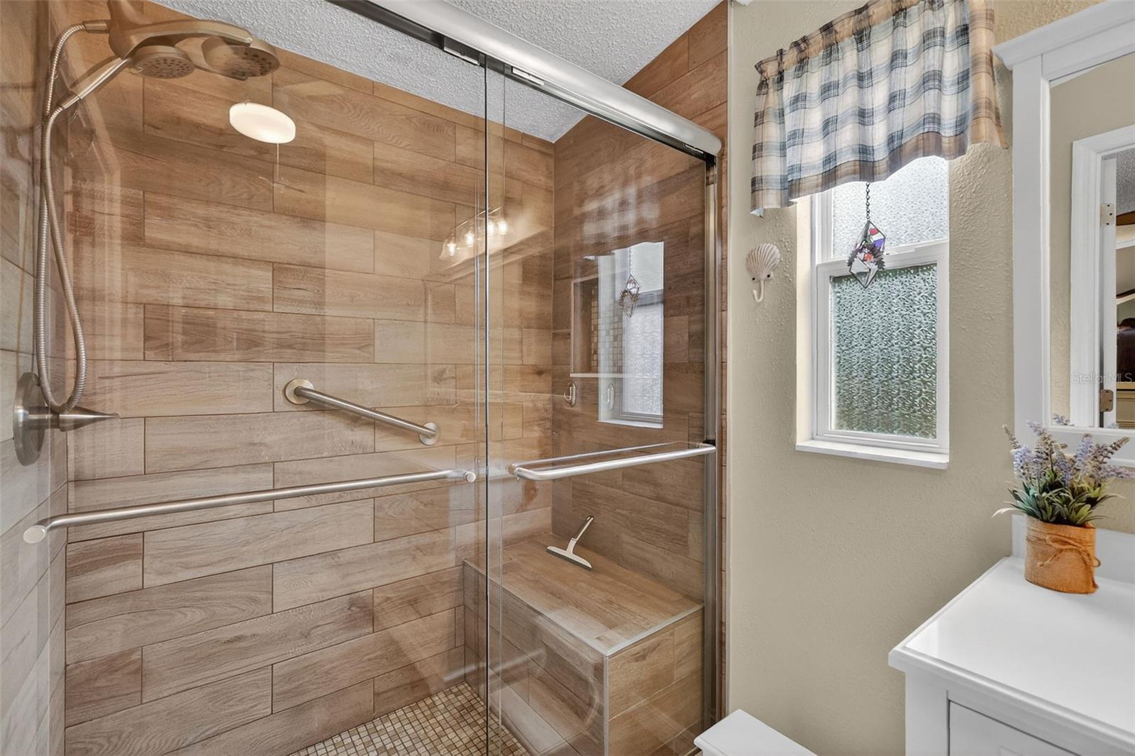 Image 20 of 37 For 469 Santa Fe Road