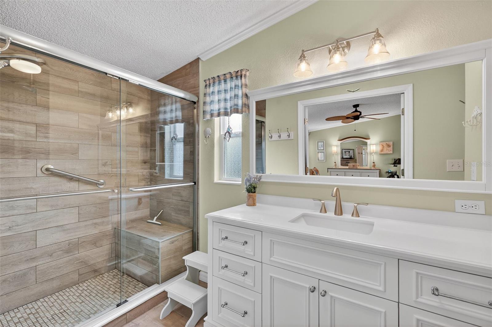 Image 21 of 37 For 469 Santa Fe Road