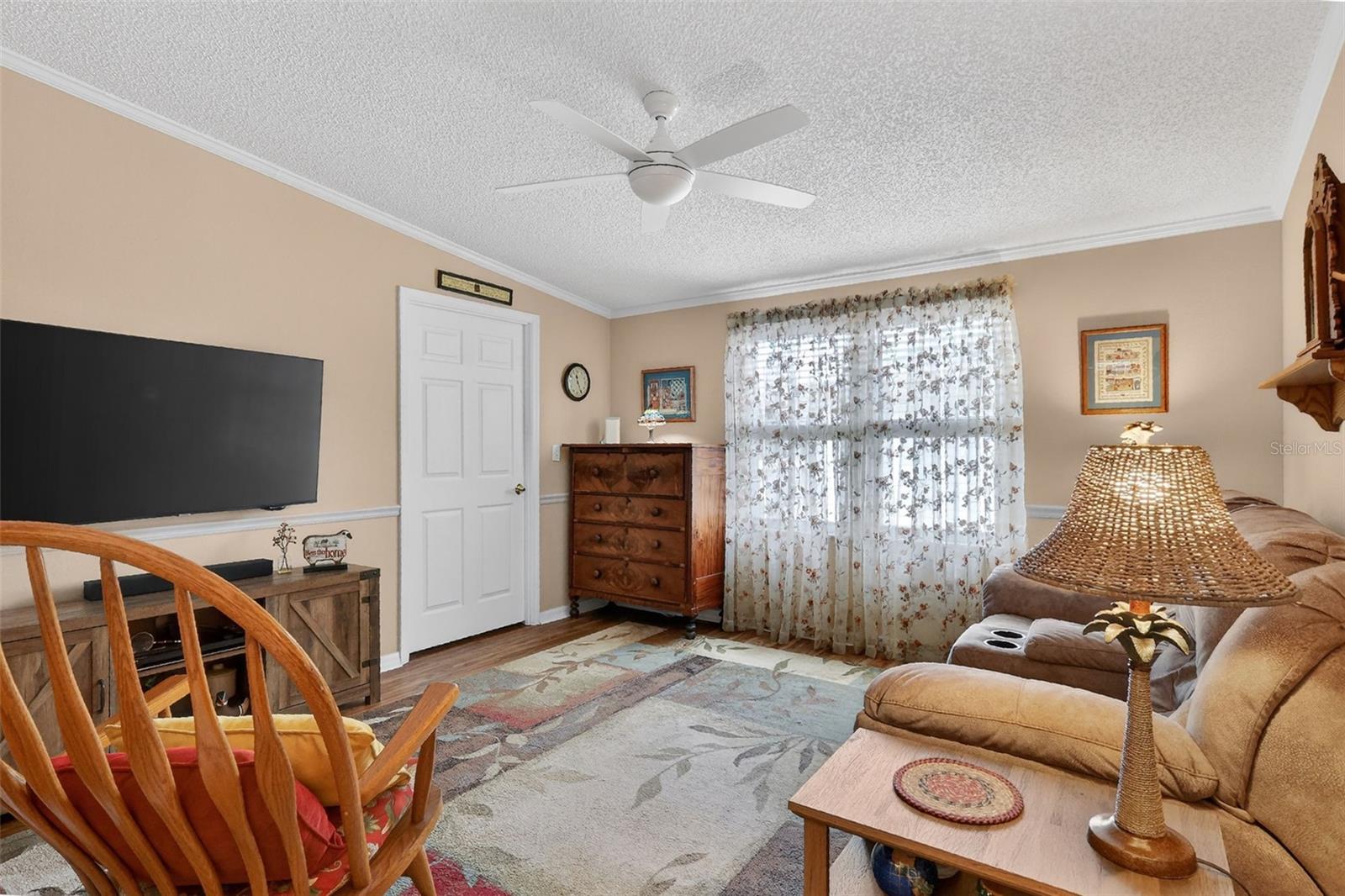 Image 24 of 37 For 469 Santa Fe Road