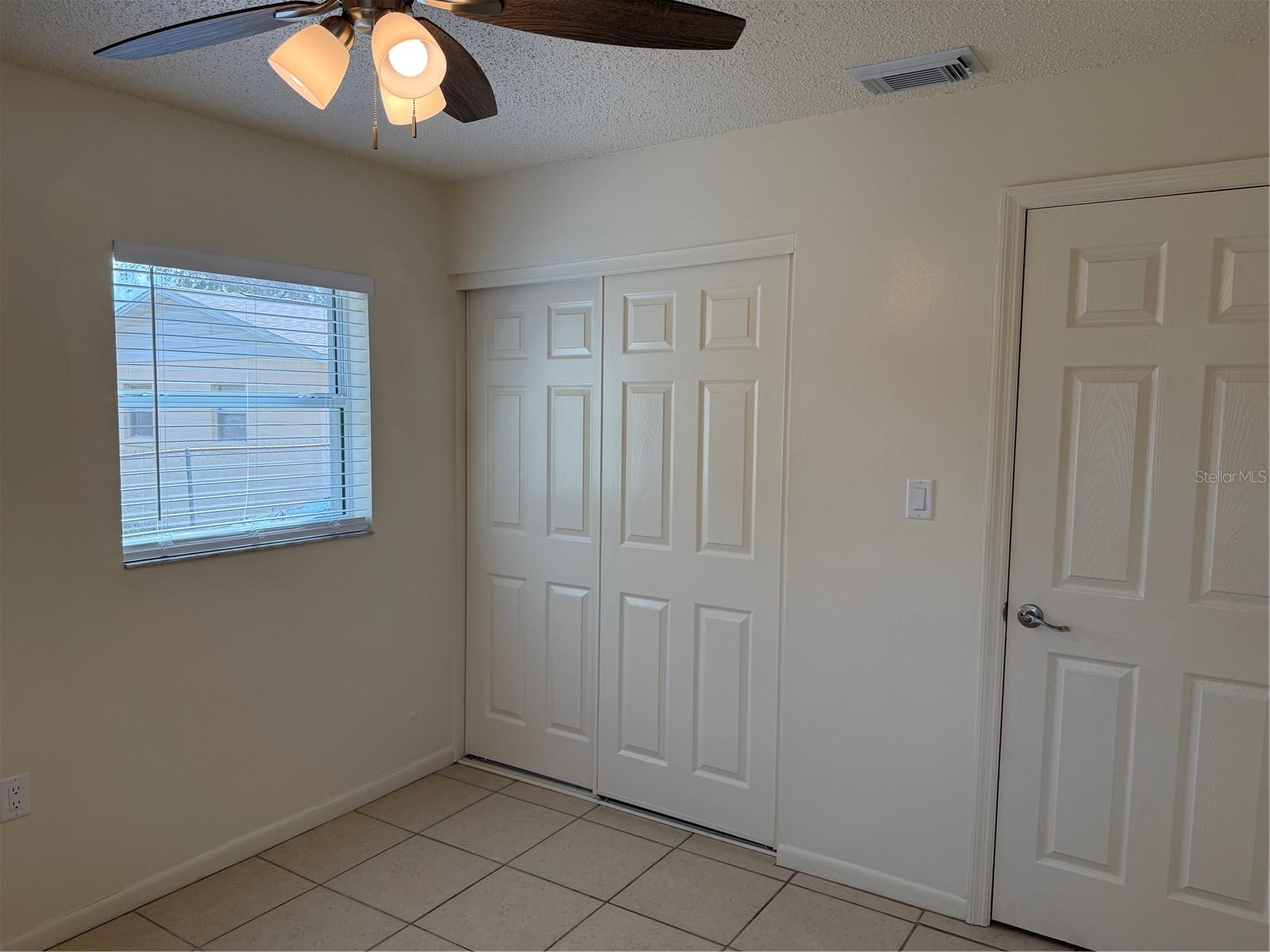 Image 10 of 19 For 824 Lone Oak Drive B