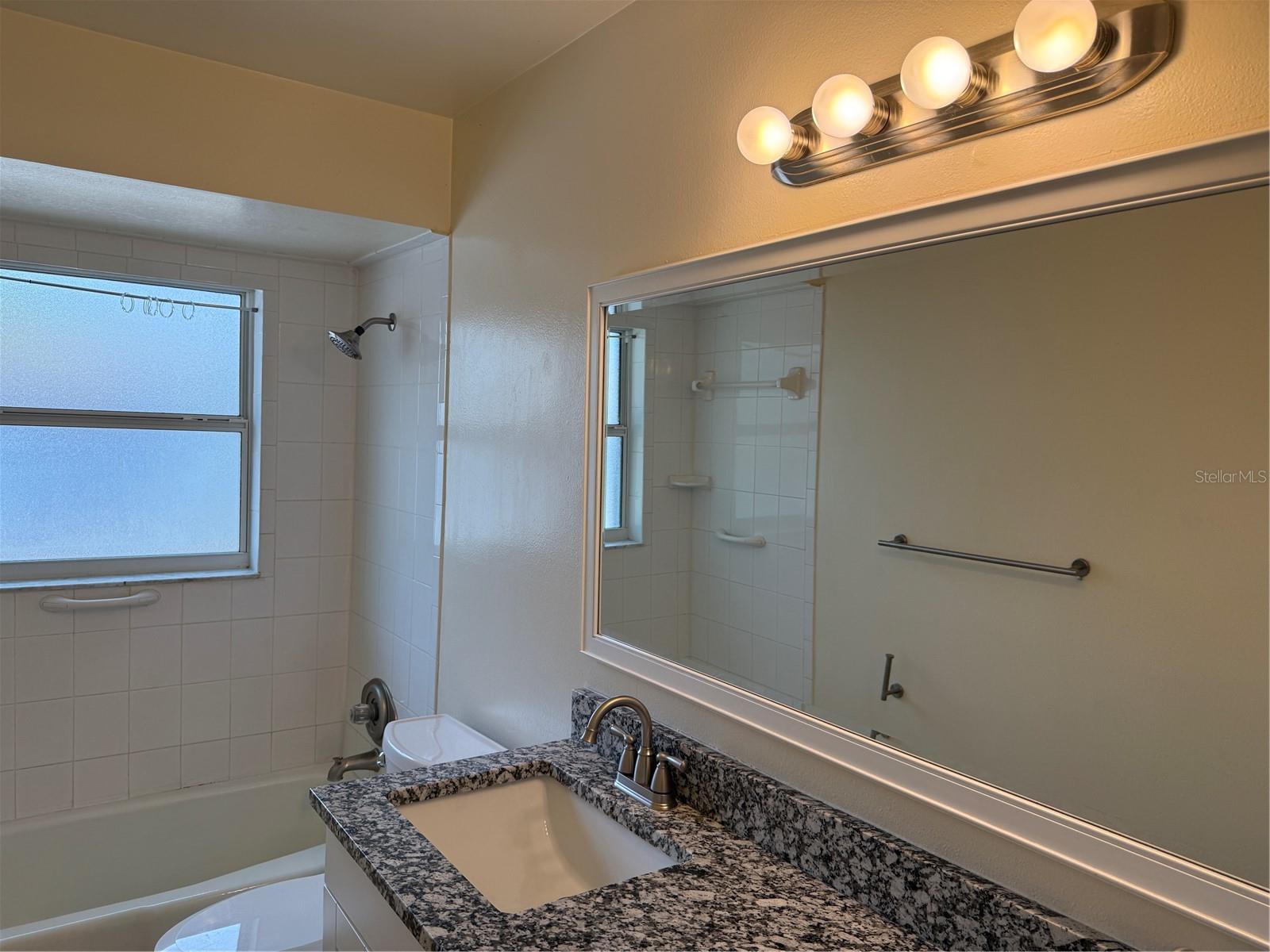 Image 11 of 19 For 824 Lone Oak Drive B