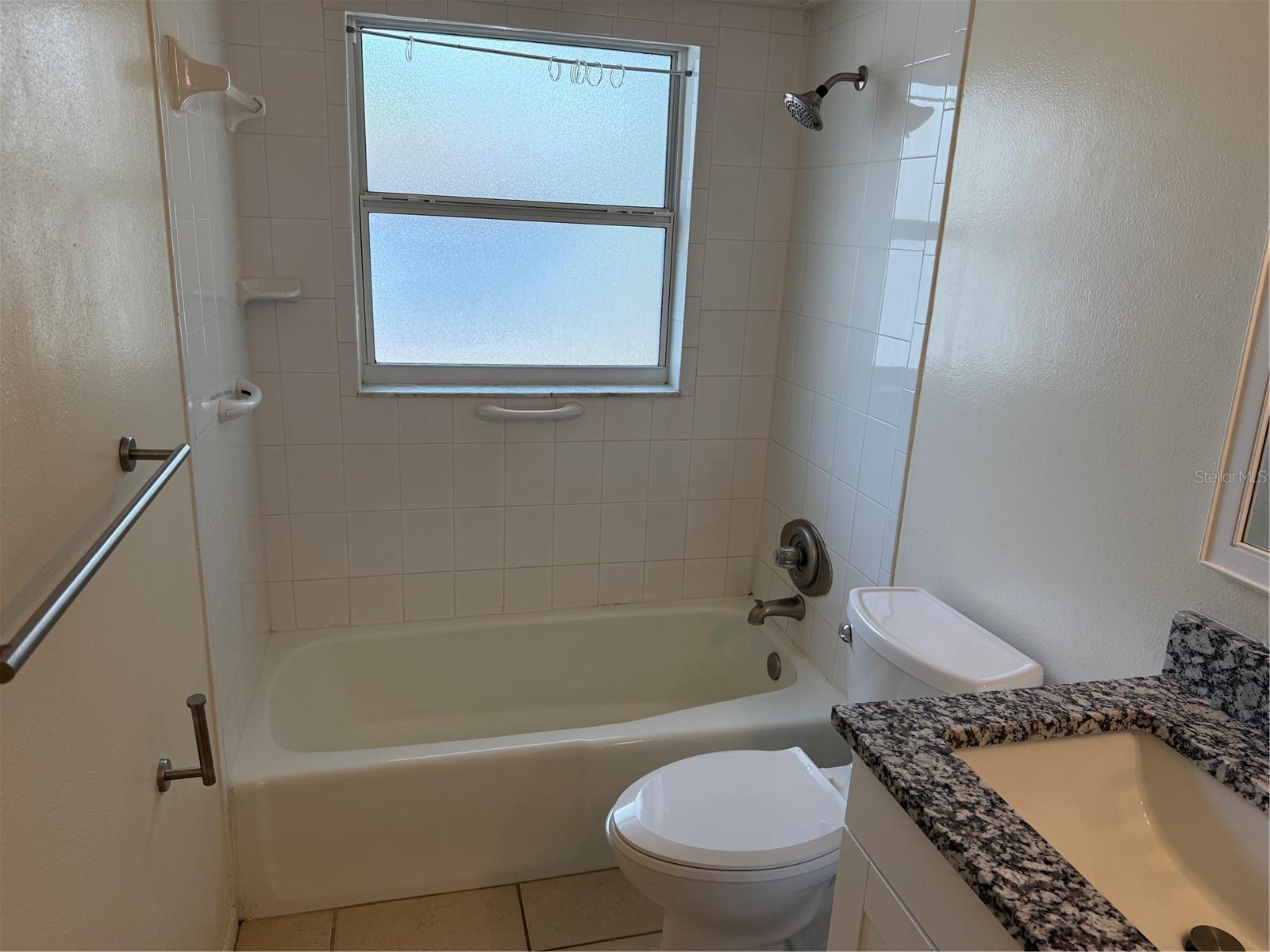 Image 13 of 19 For 824 Lone Oak Drive B