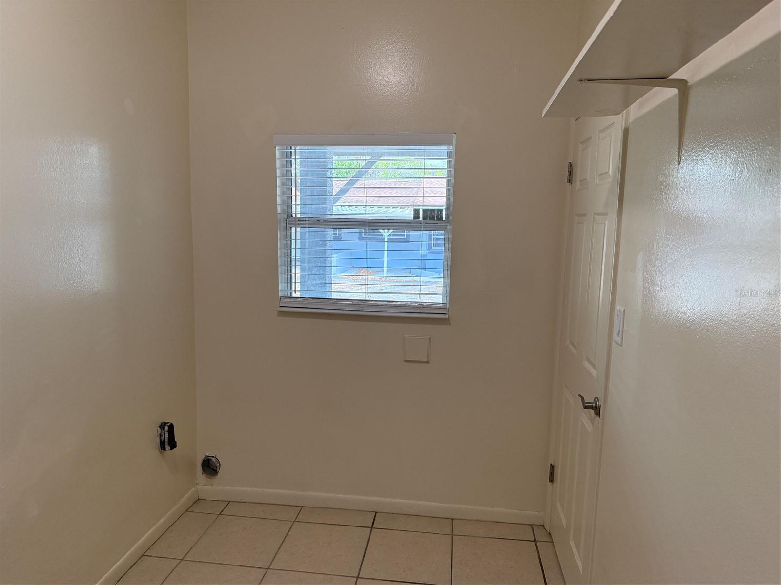 Image 14 of 19 For 824 Lone Oak Drive B