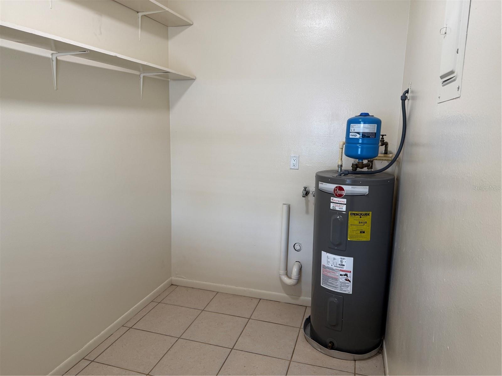 Image 15 of 19 For 824 Lone Oak Drive B