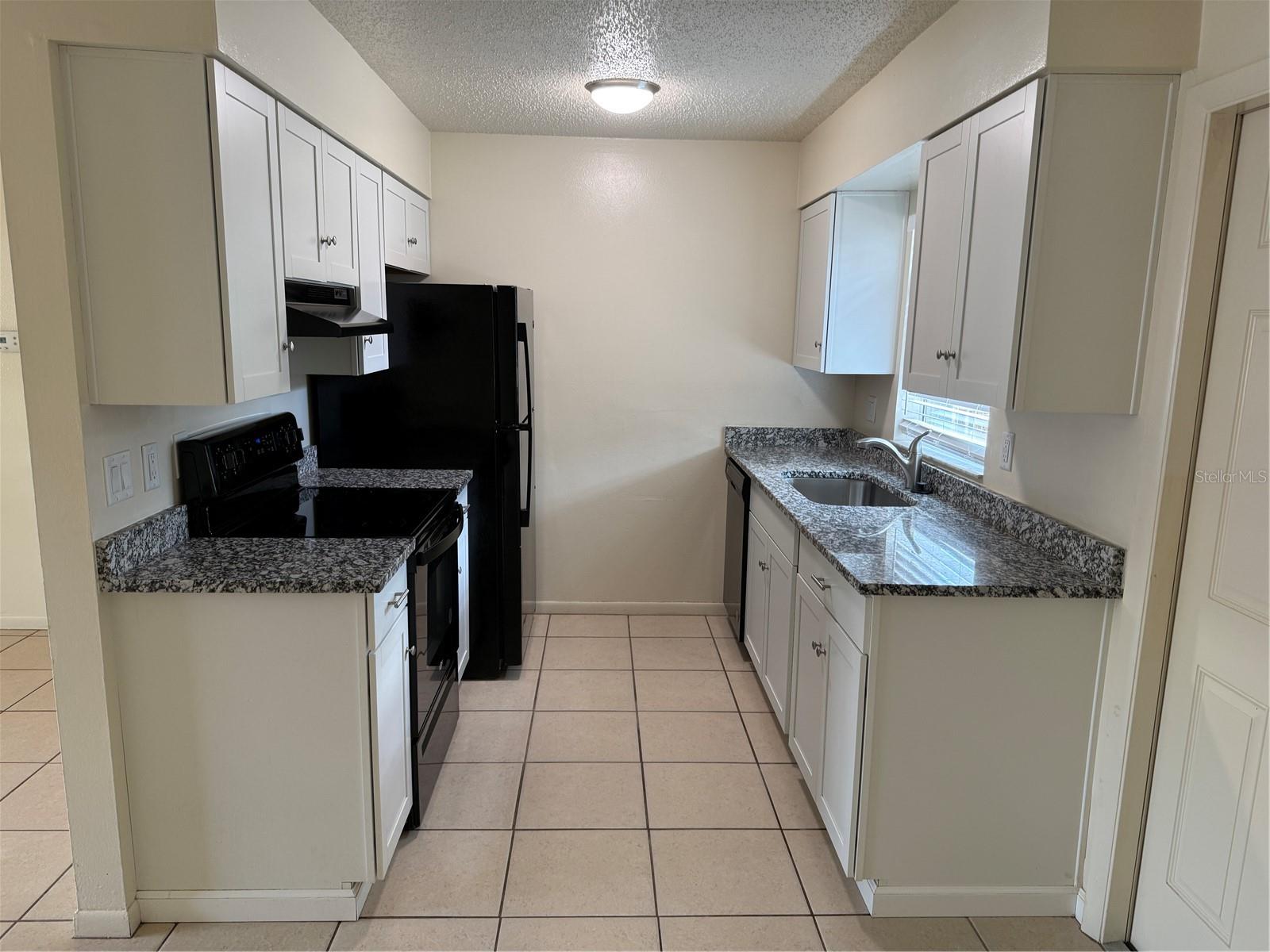 Image 16 of 19 For 824 Lone Oak Drive B