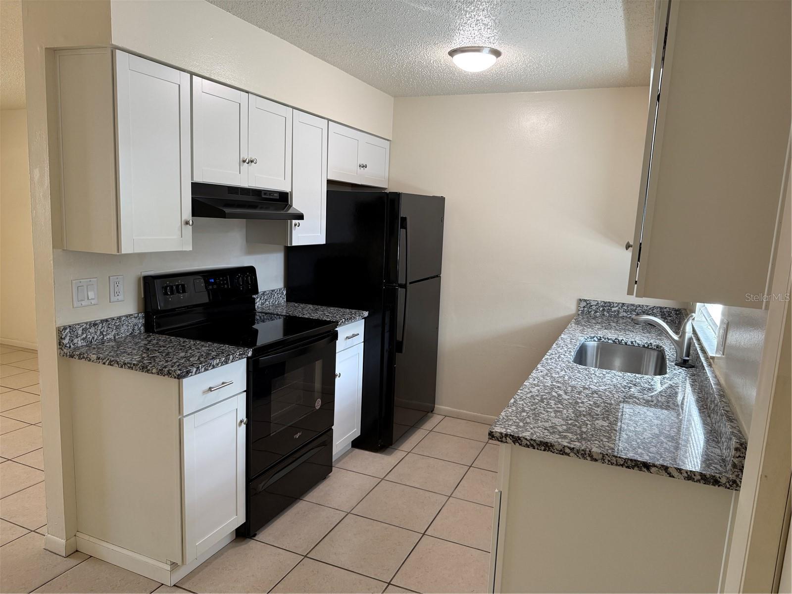 Image 17 of 19 For 824 Lone Oak Drive B