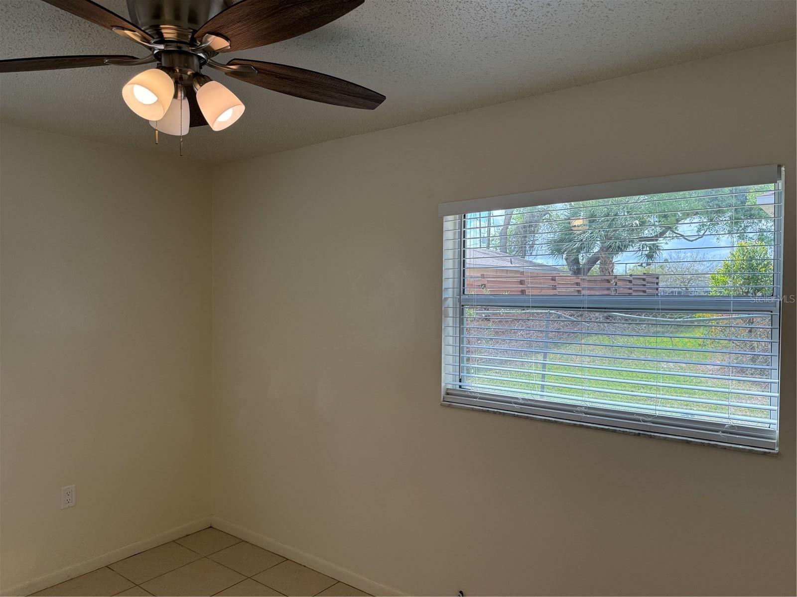 Image 5 of 19 For 824 Lone Oak Drive B