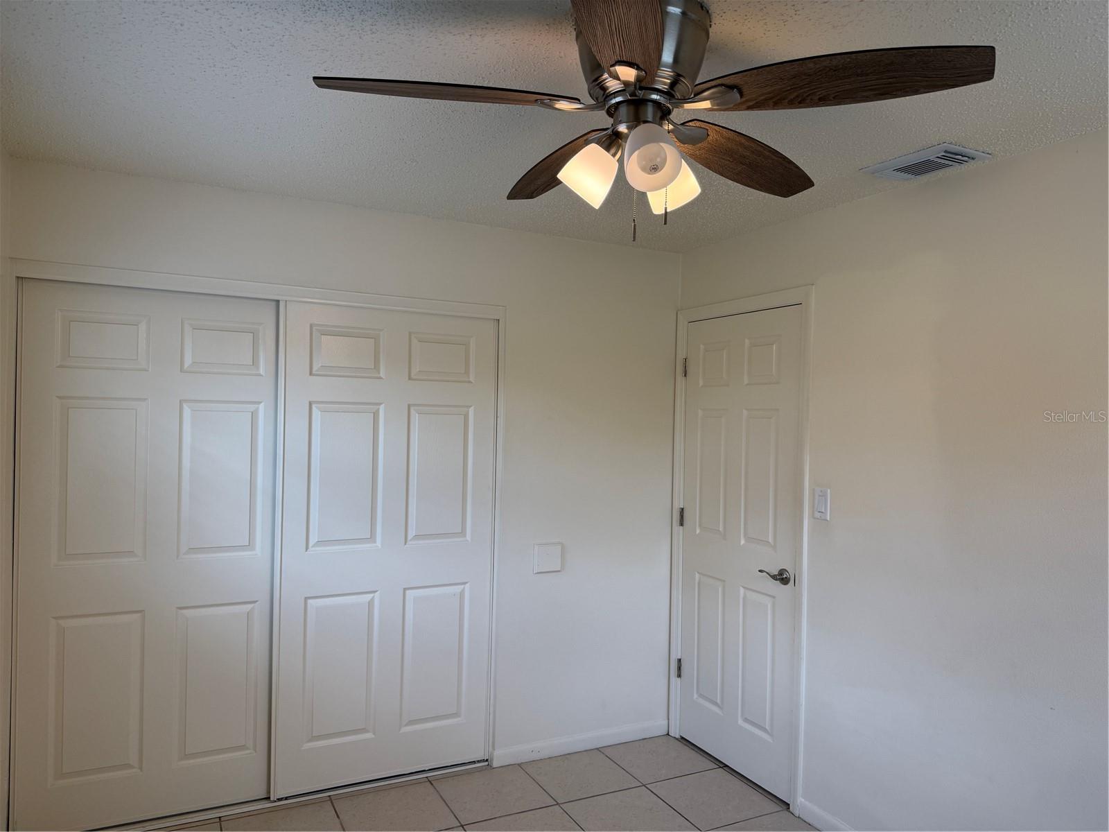 Image 6 of 19 For 824 Lone Oak Drive B