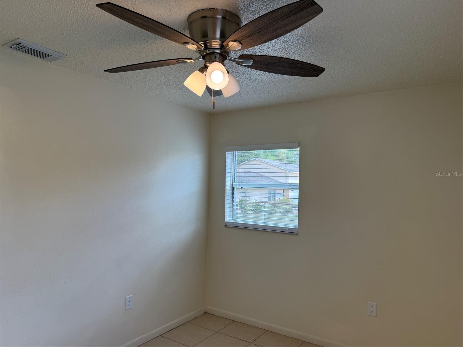 Image 7 of 19 For 824 Lone Oak Drive B