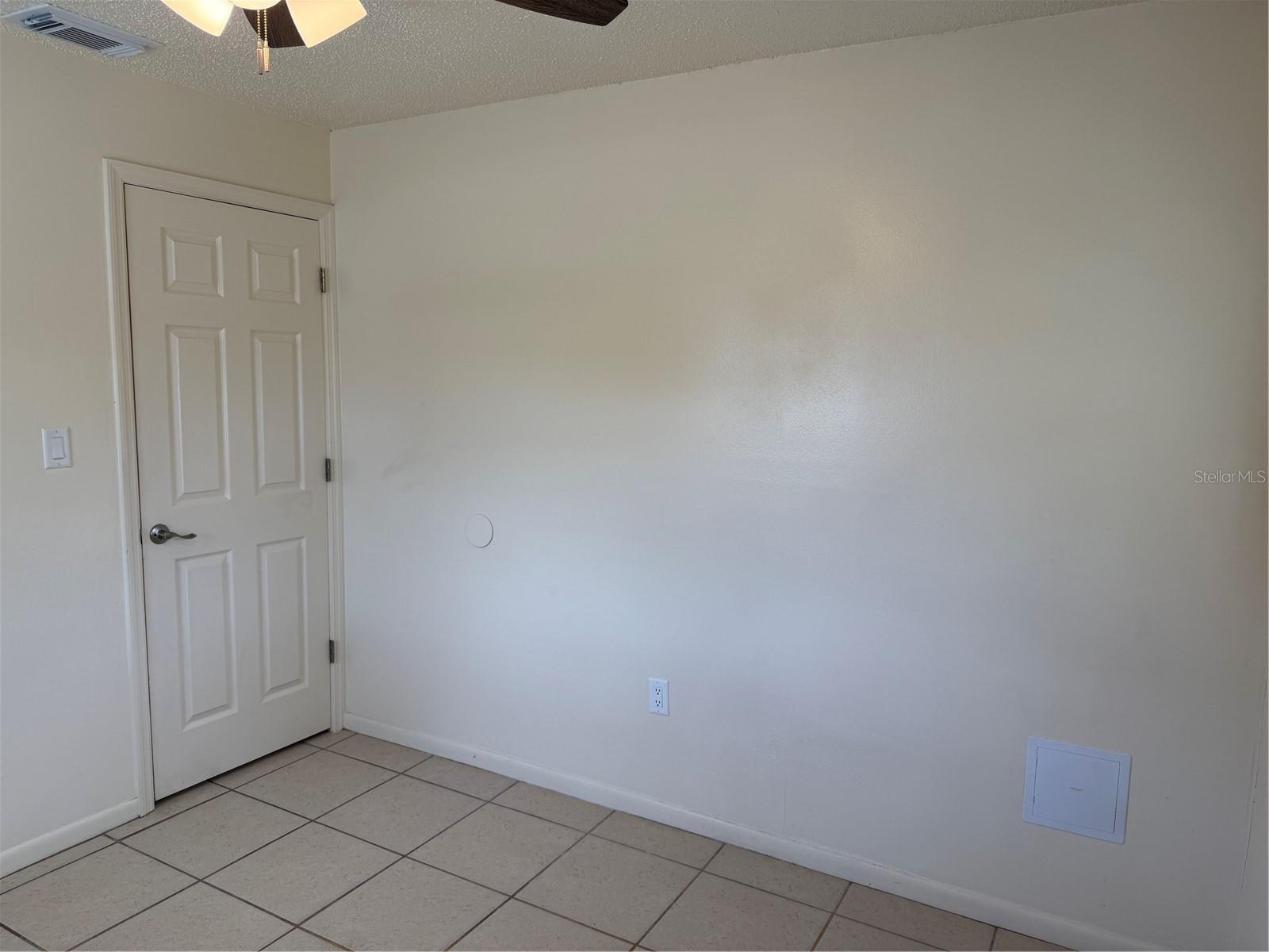 Image 9 of 19 For 824 Lone Oak Drive B