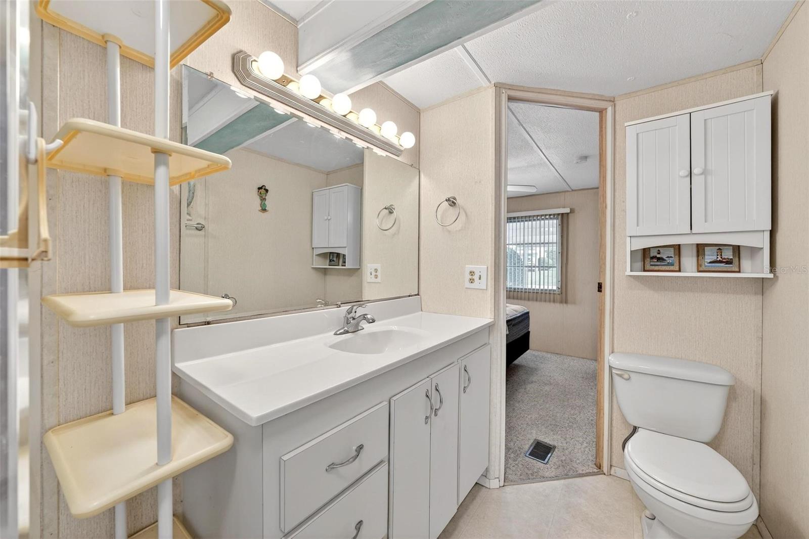 Image 21 of 66 For 11914 Hickory Lane