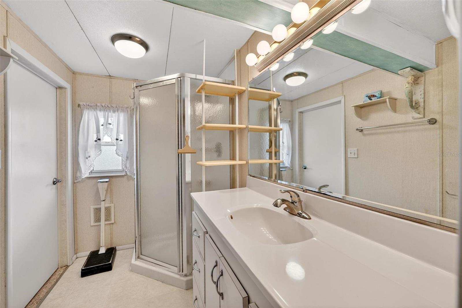 Image 22 of 66 For 11914 Hickory Lane