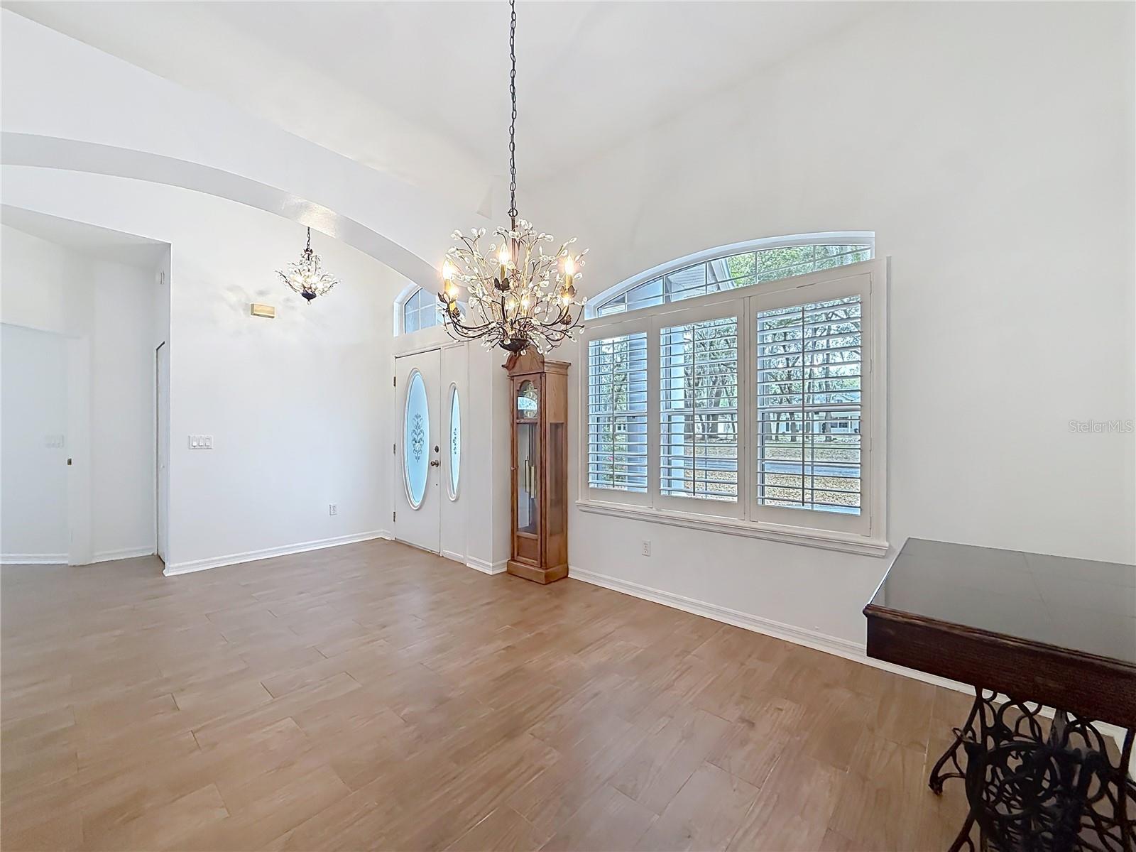 Image 11 of 47 For 507 Dowling Circle