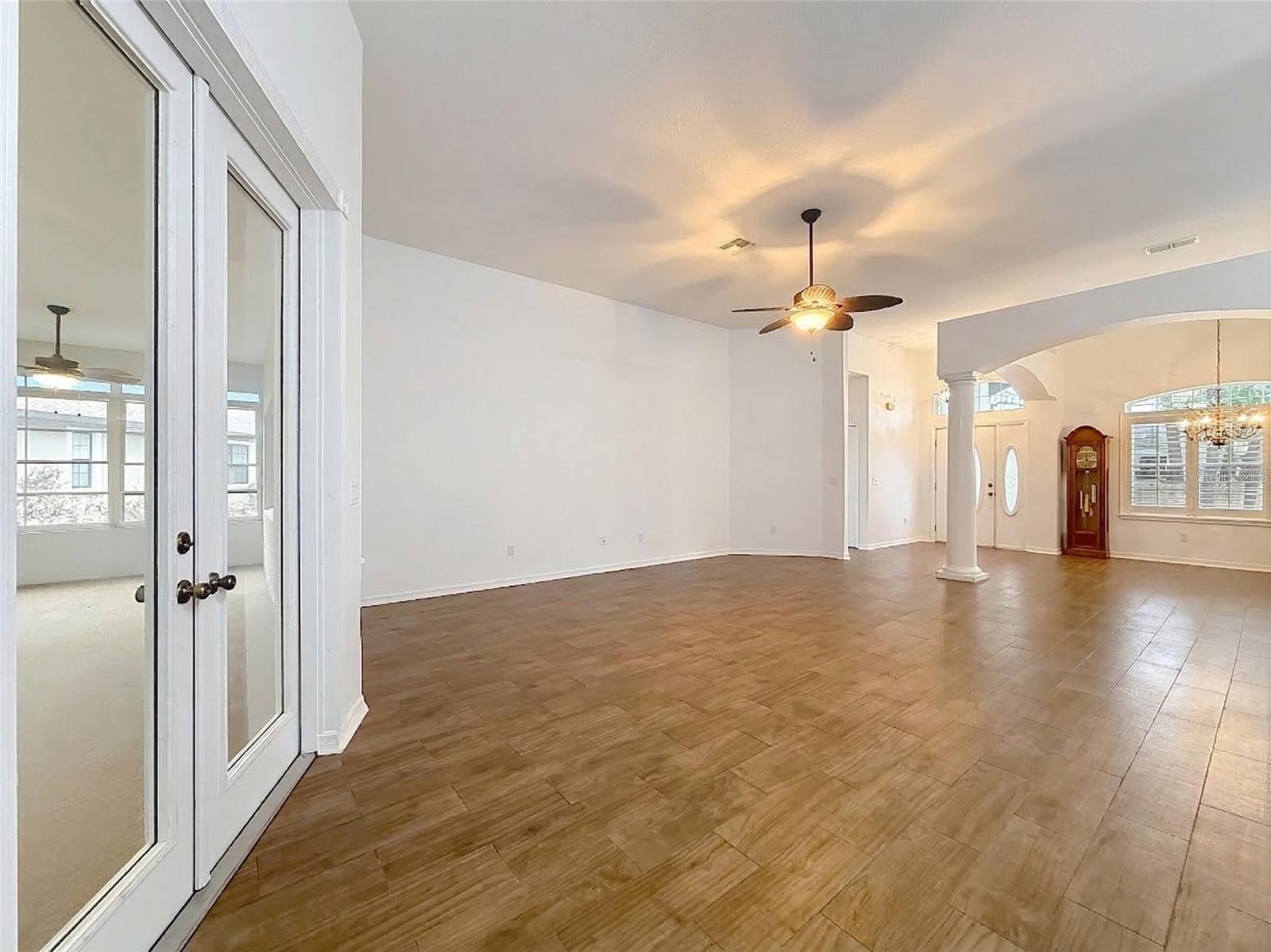 Image 13 of 47 For 507 Dowling Circle