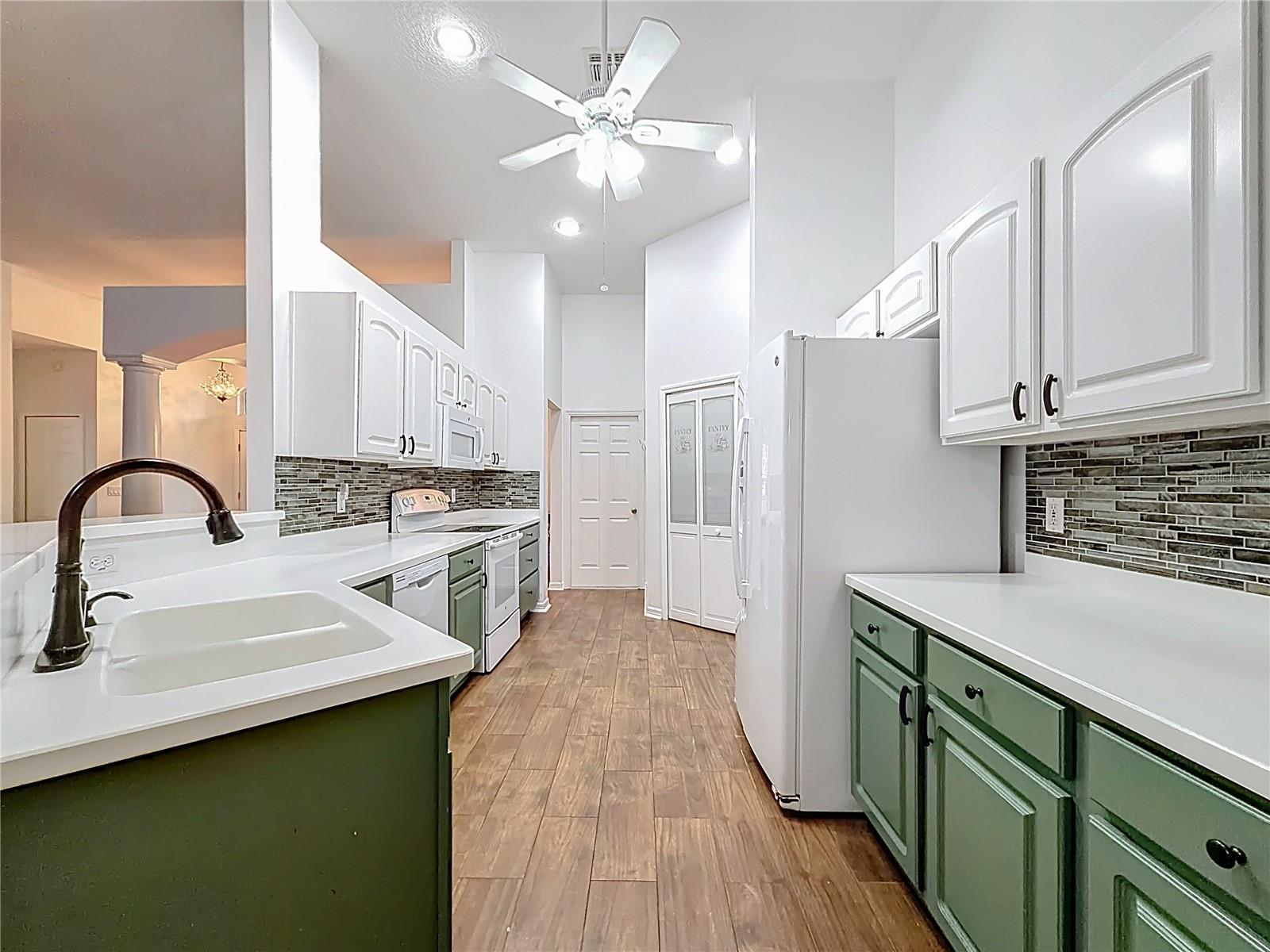 Image 14 of 47 For 507 Dowling Circle