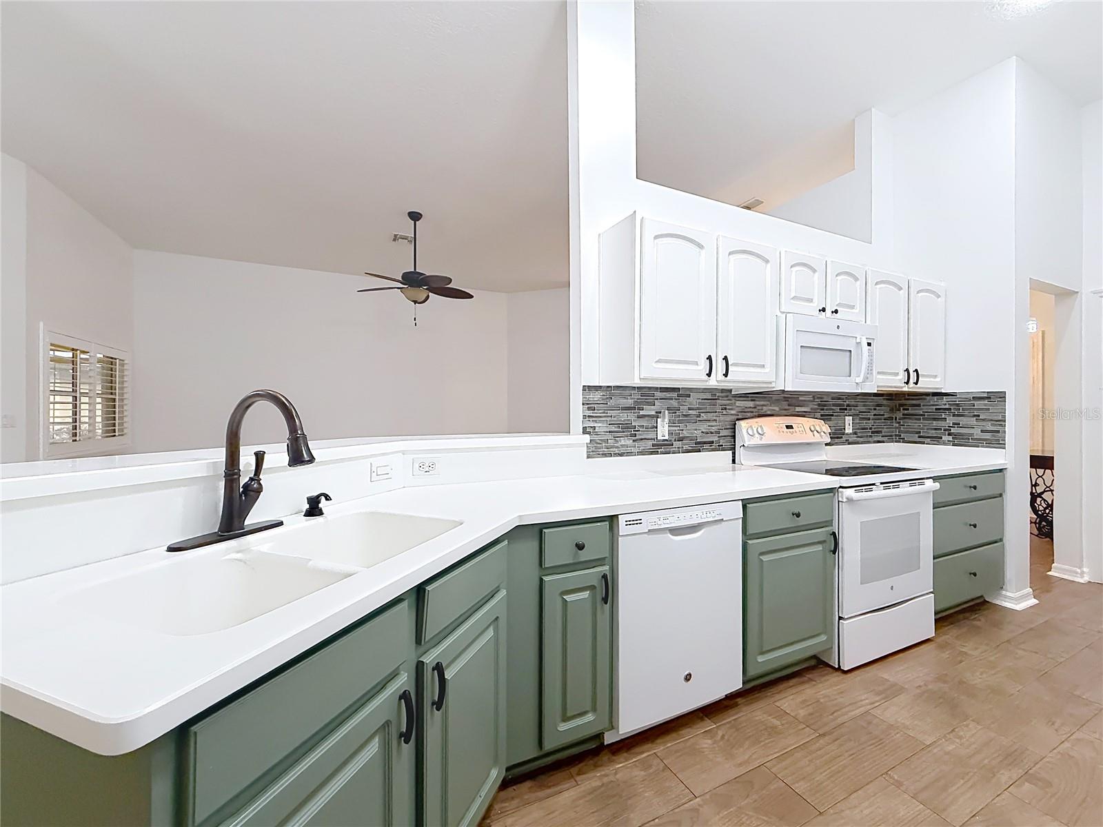 Image 16 of 47 For 507 Dowling Circle