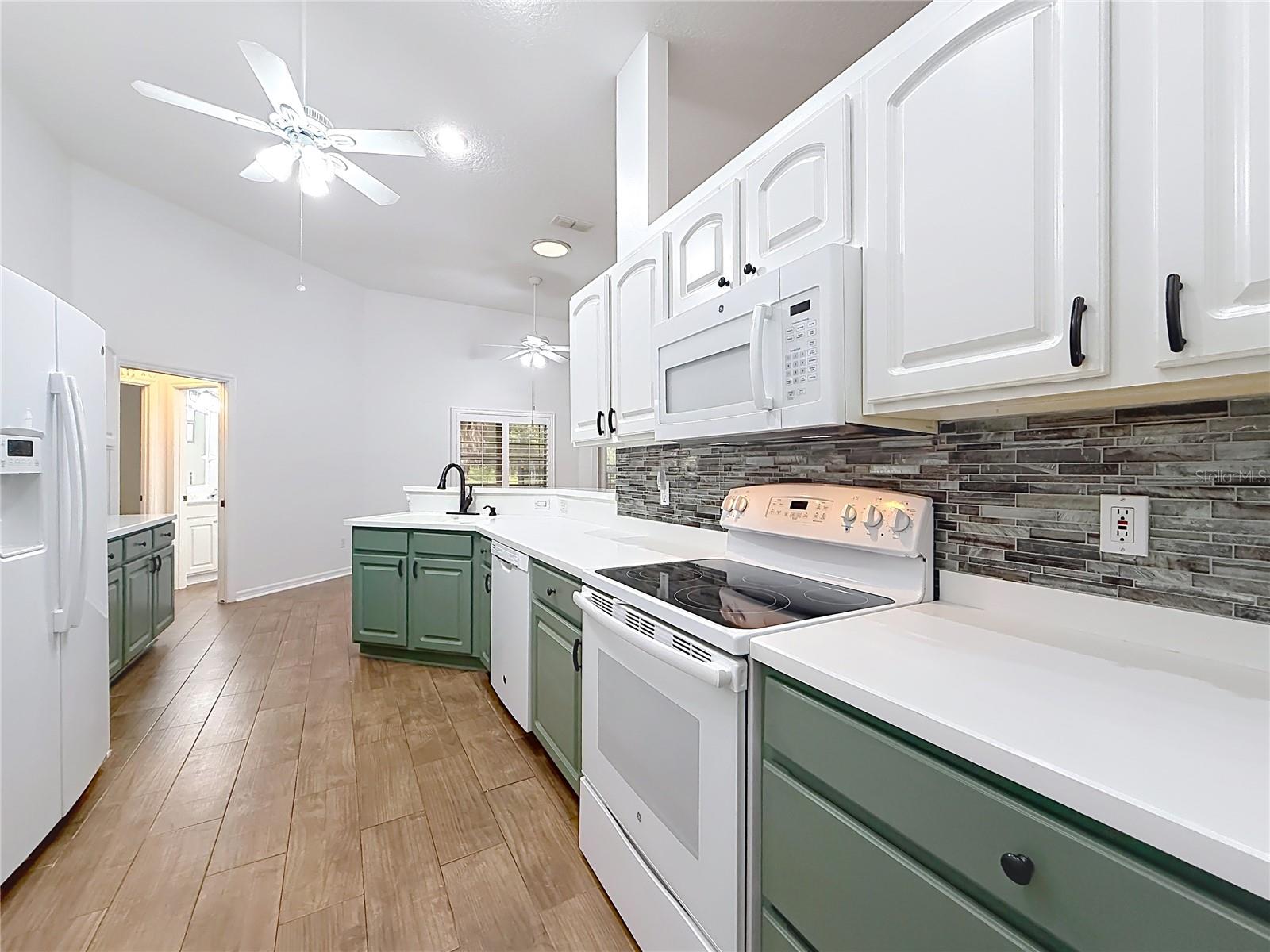 Image 17 of 47 For 507 Dowling Circle