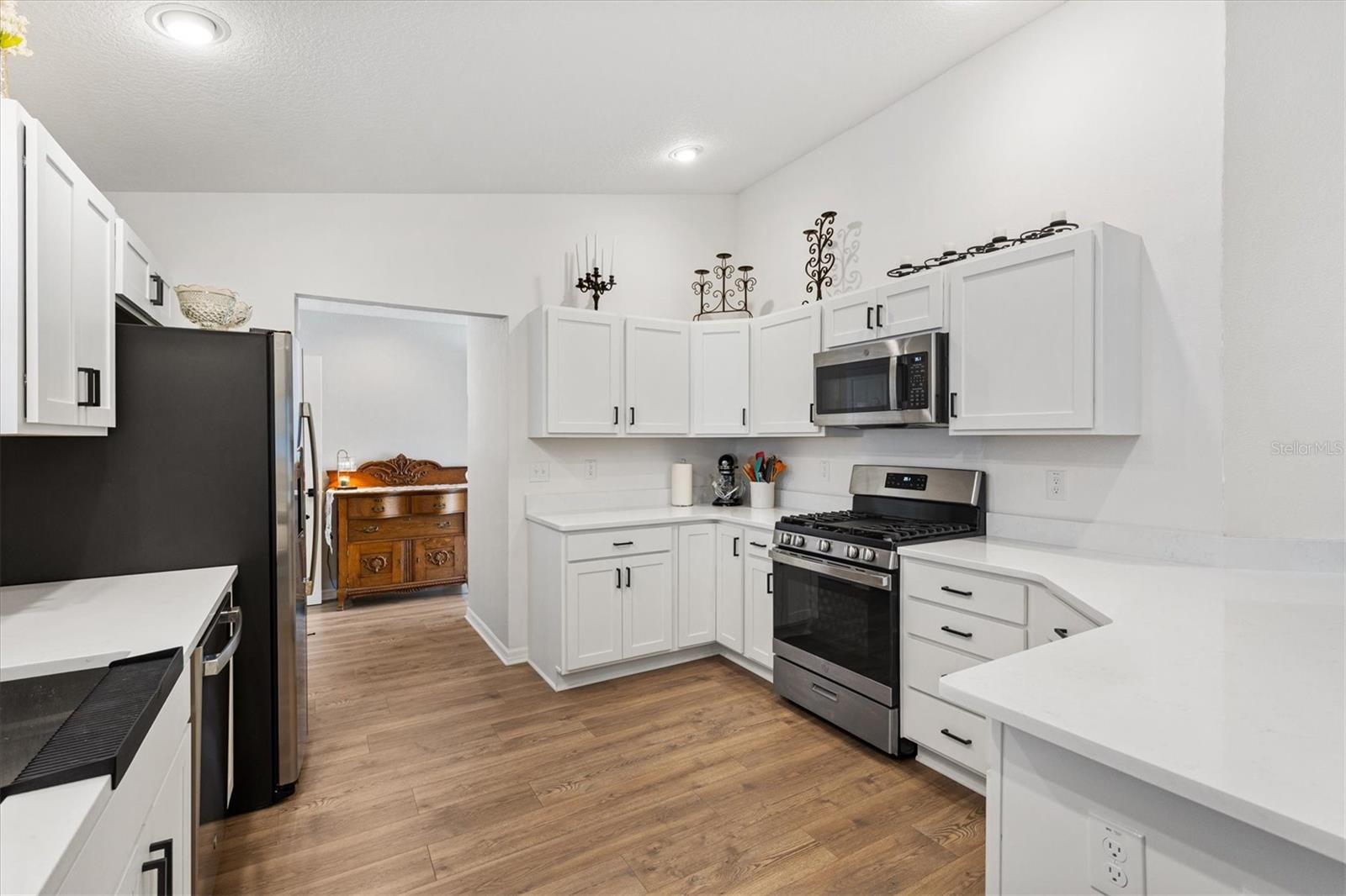 Image 11 of 36 For 7427 Munday Lane