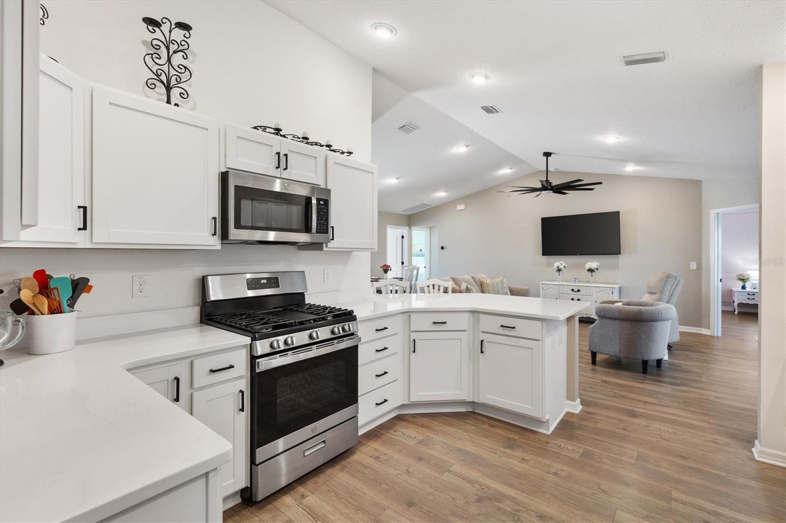 Image 13 of 36 For 7427 Munday Lane