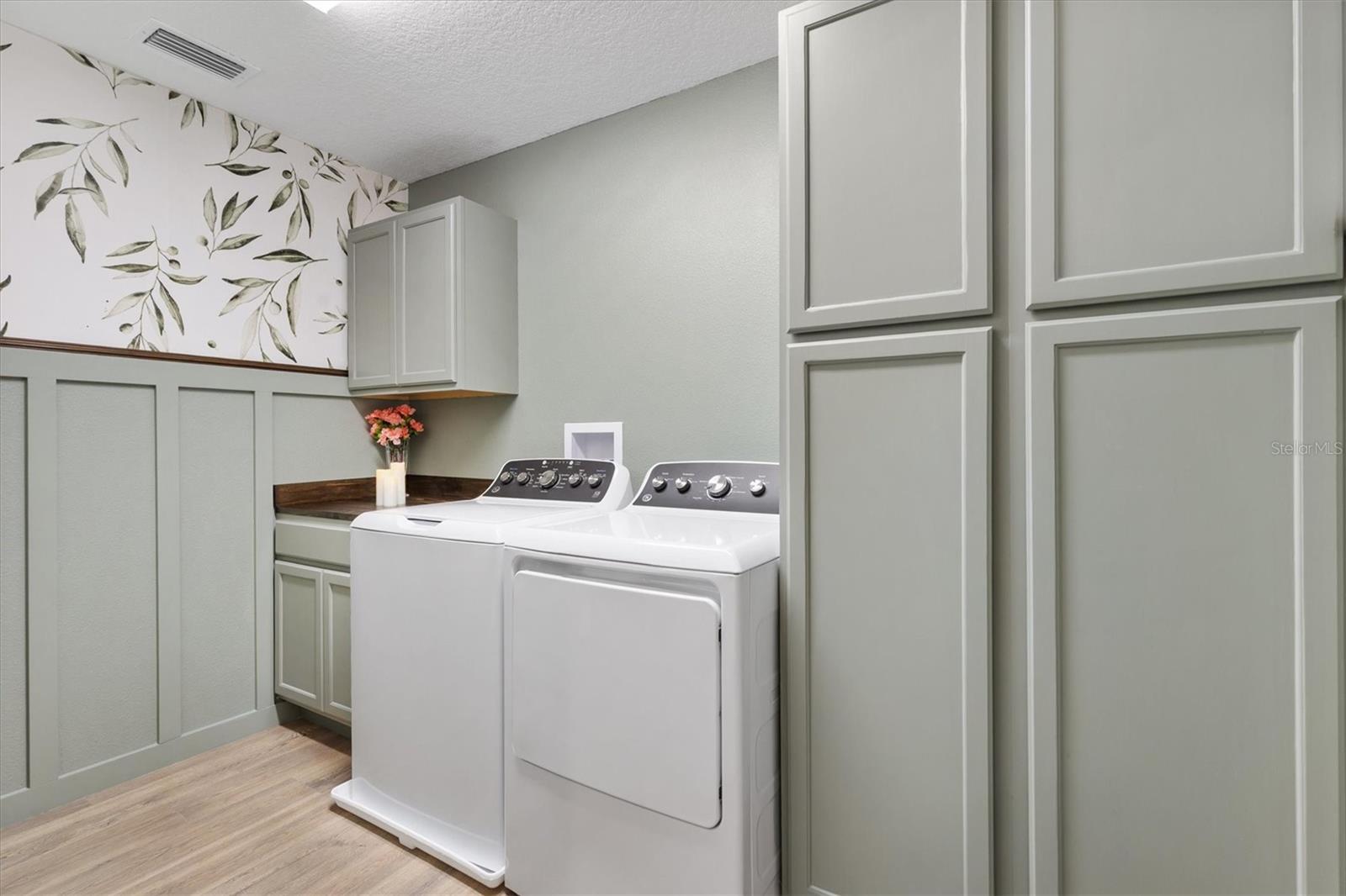 Image 23 of 36 For 7427 Munday Lane