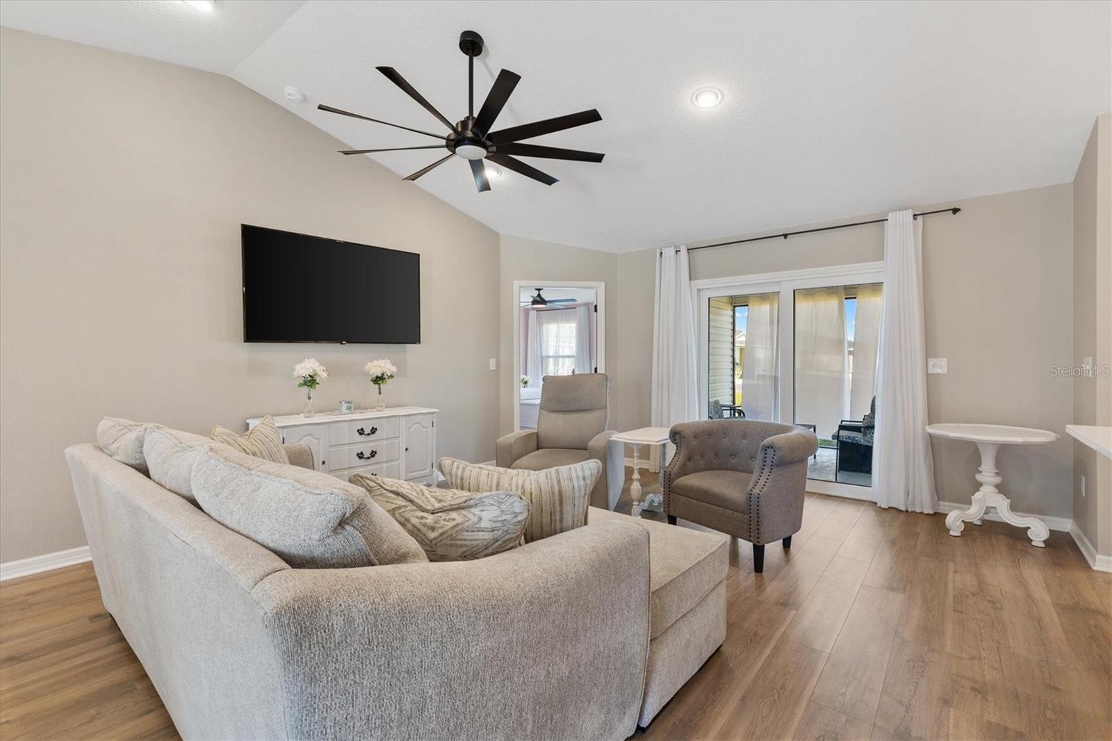 Image 7 of 36 For 7427 Munday Lane