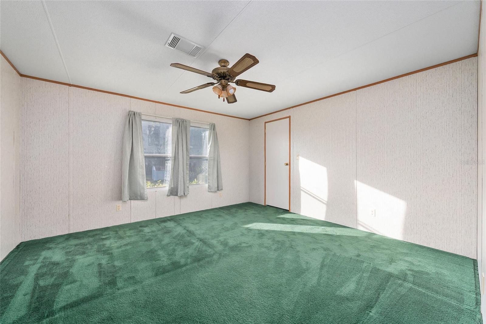 Image 19 of 39 For 38805 Emeralda Island Road