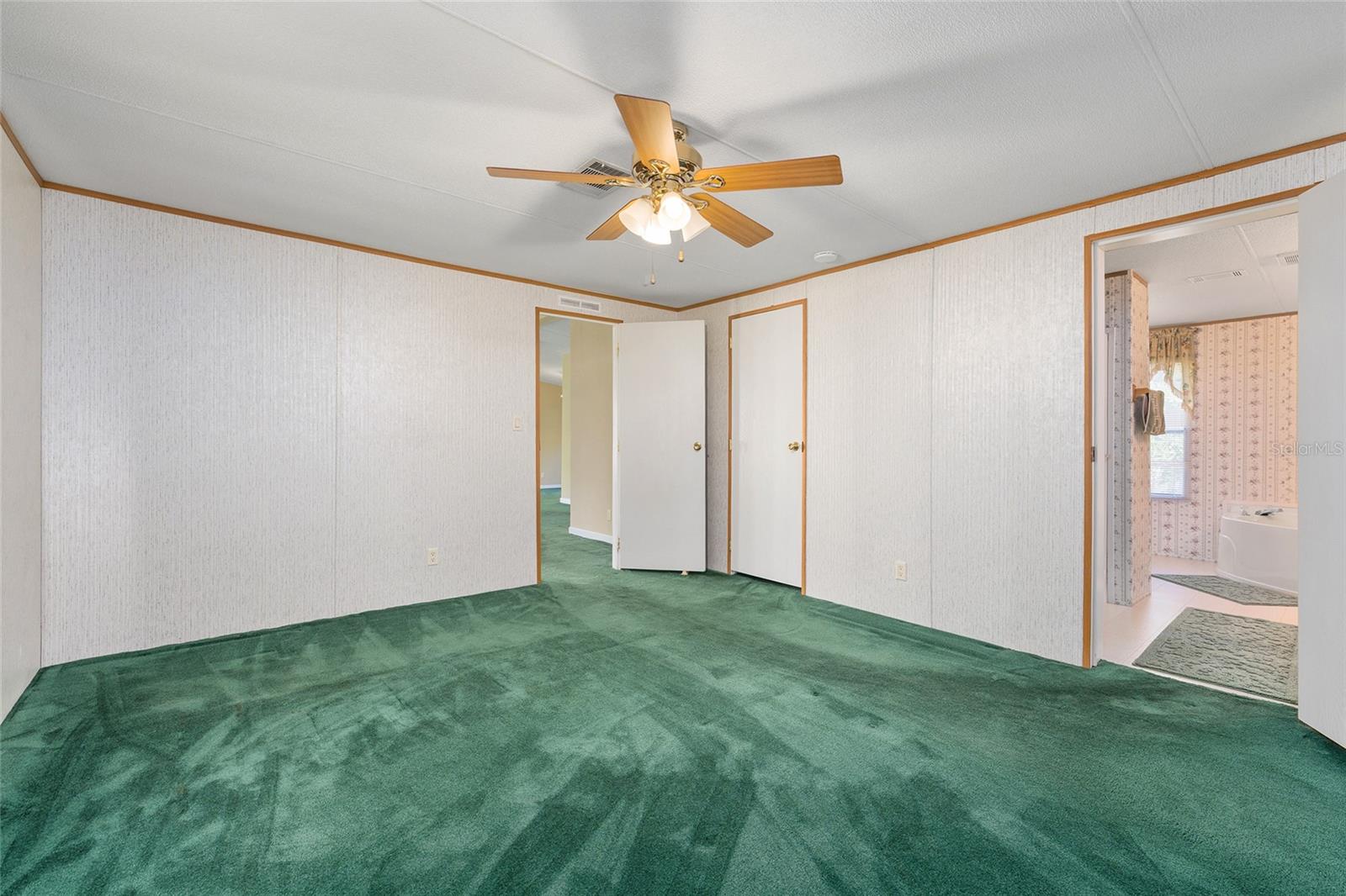 Image 21 of 39 For 38805 Emeralda Island Road