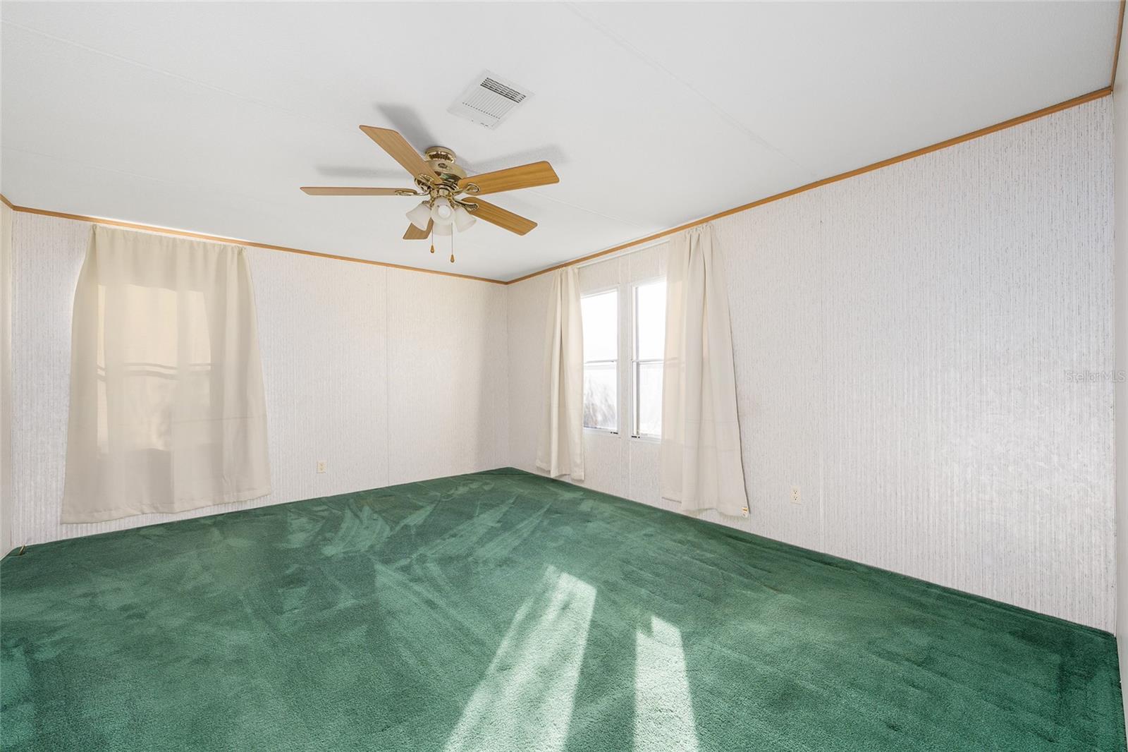 Image 22 of 39 For 38805 Emeralda Island Road