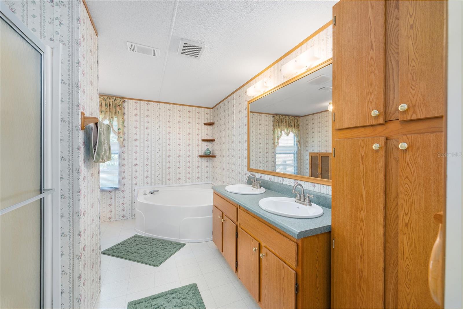 Image 25 of 39 For 38805 Emeralda Island Road