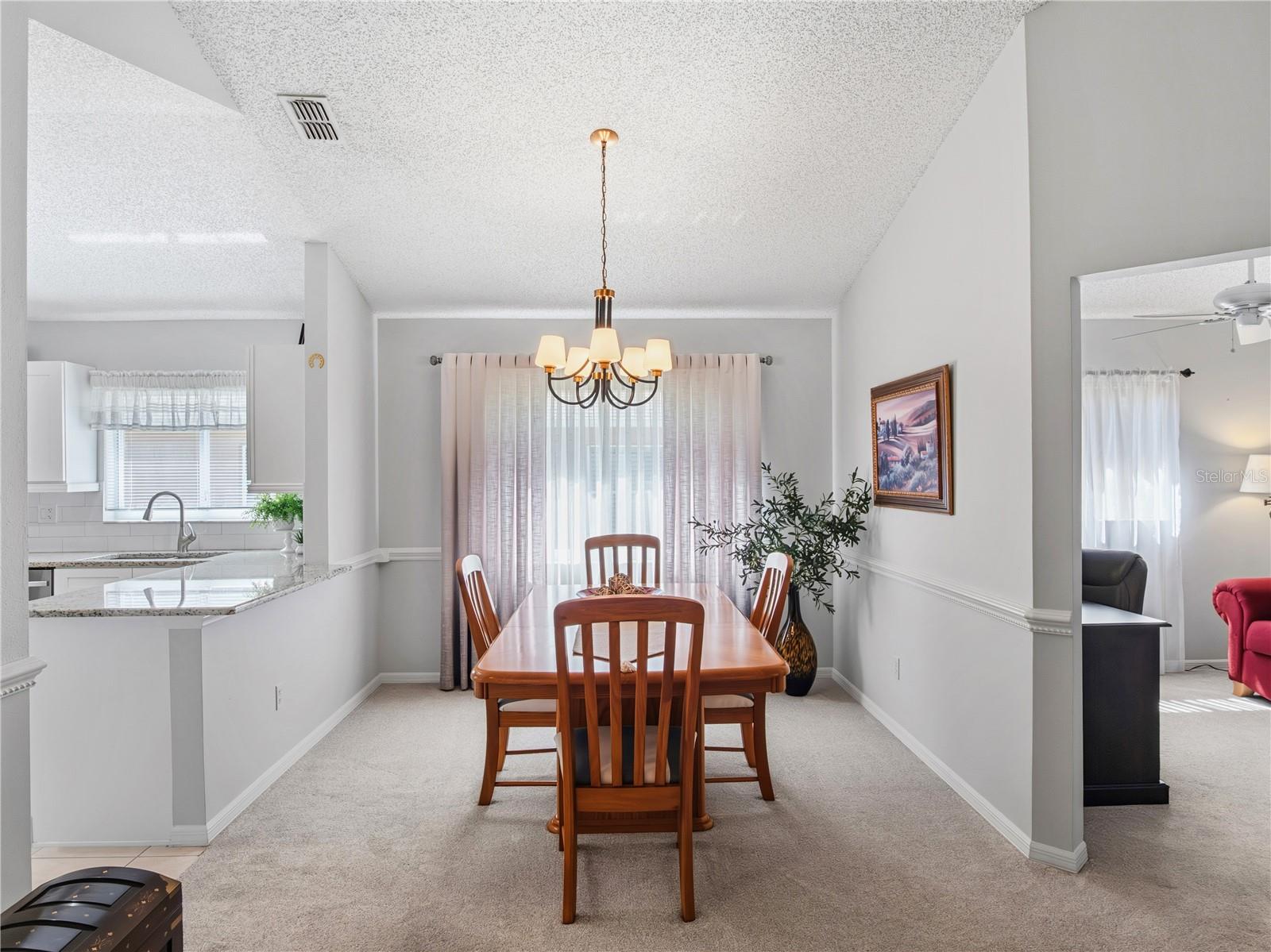 Listing photo id 10 for 3622 Eversholt Street