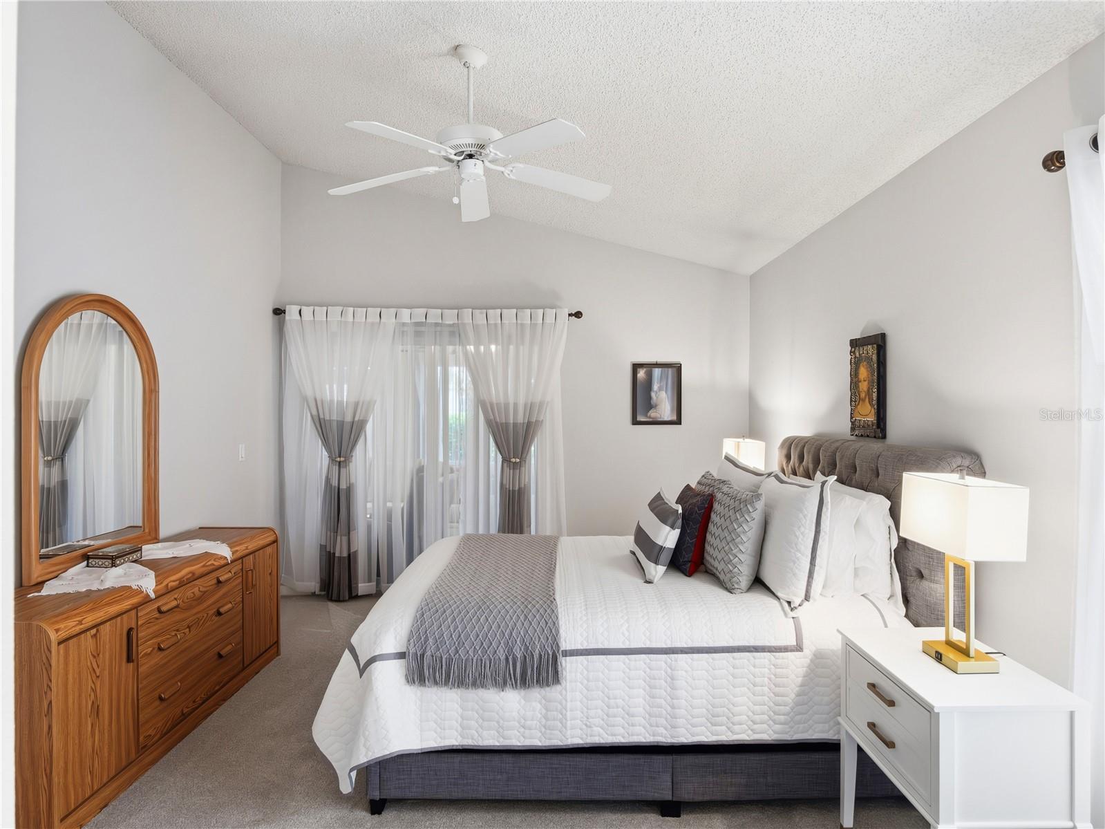 Listing photo id 16 for 3622 Eversholt Street