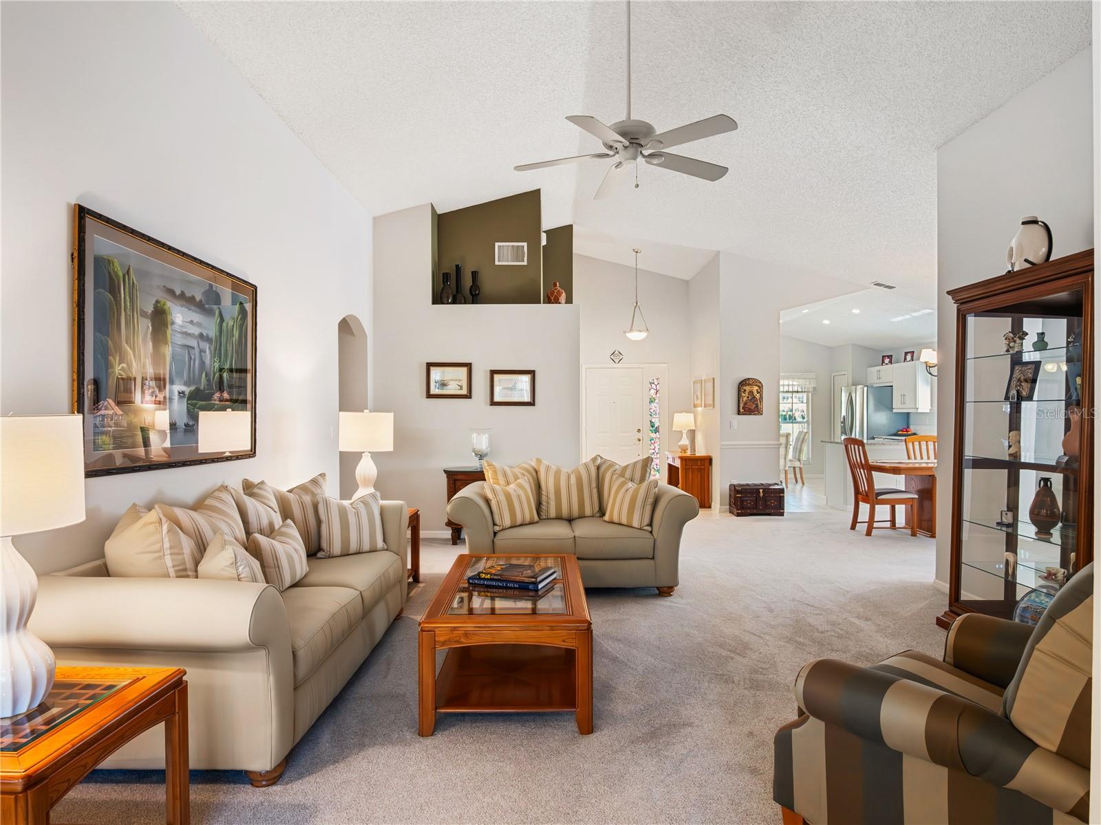 Listing photo id 3 for 3622 Eversholt Street