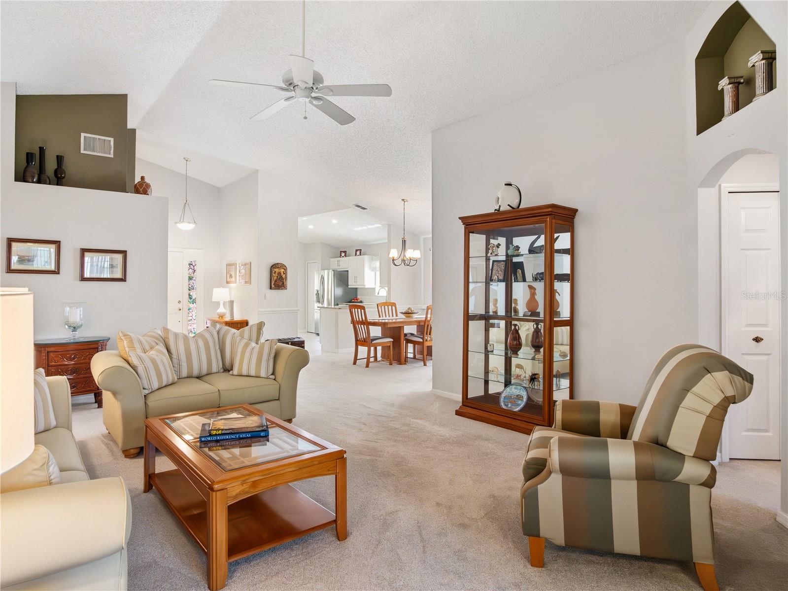 Listing photo id 4 for 3622 Eversholt Street