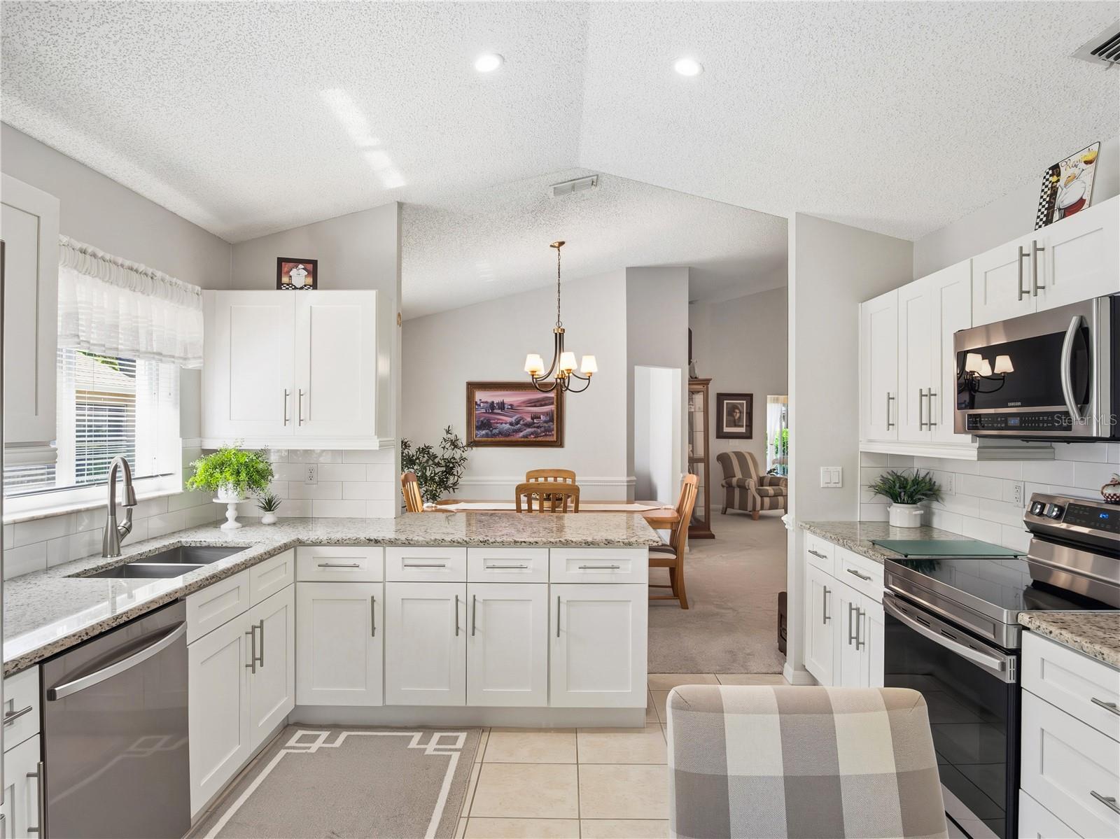 Listing photo id 5 for 3622 Eversholt Street