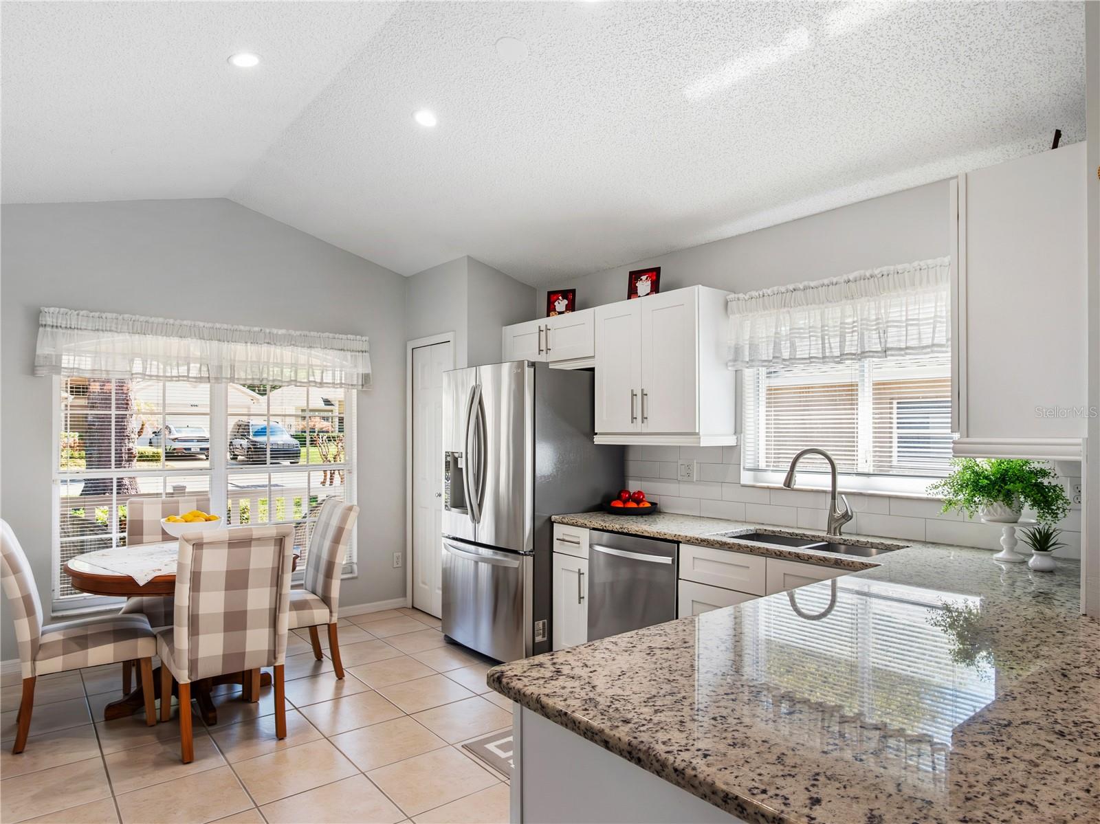 Listing photo id 6 for 3622 Eversholt Street