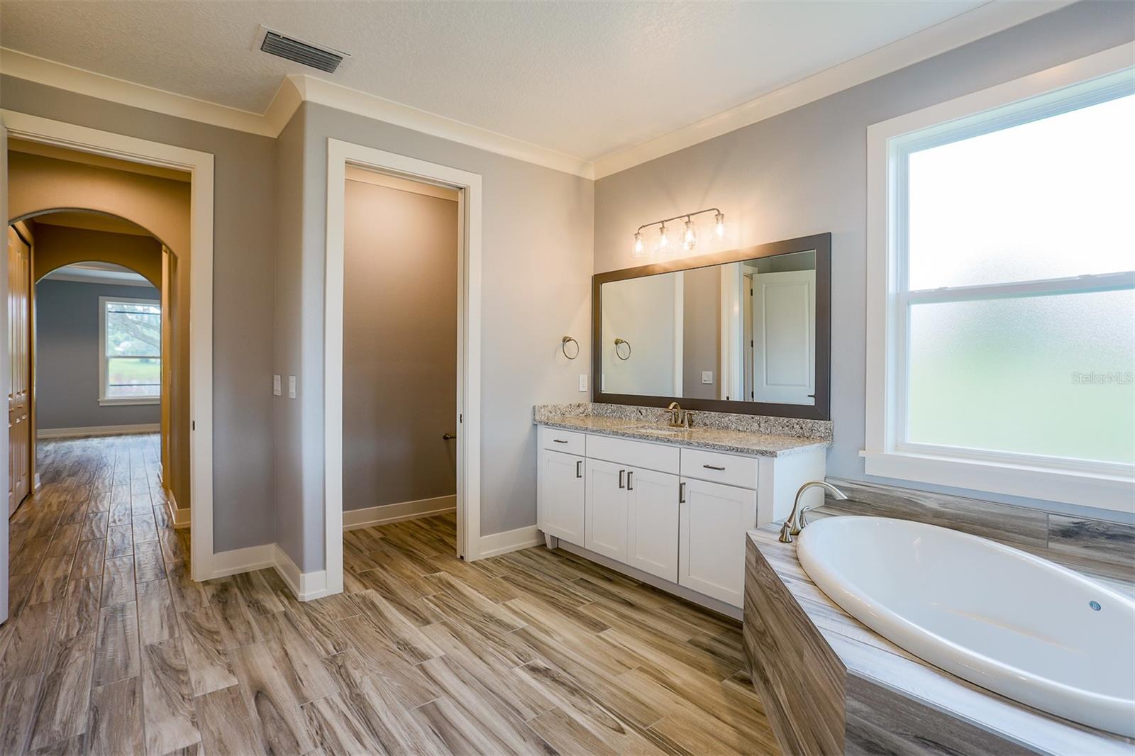 Image 21 of 42 For 17899 72nd Street Road